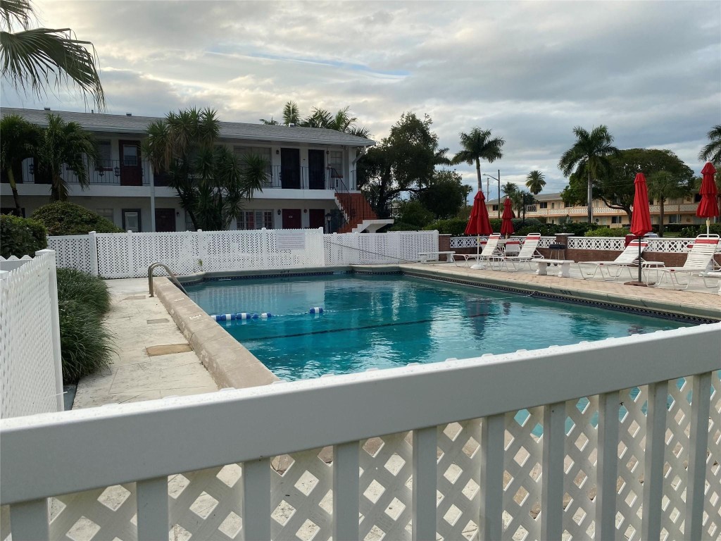 COLONIAL HOUSE CONDO - Residential