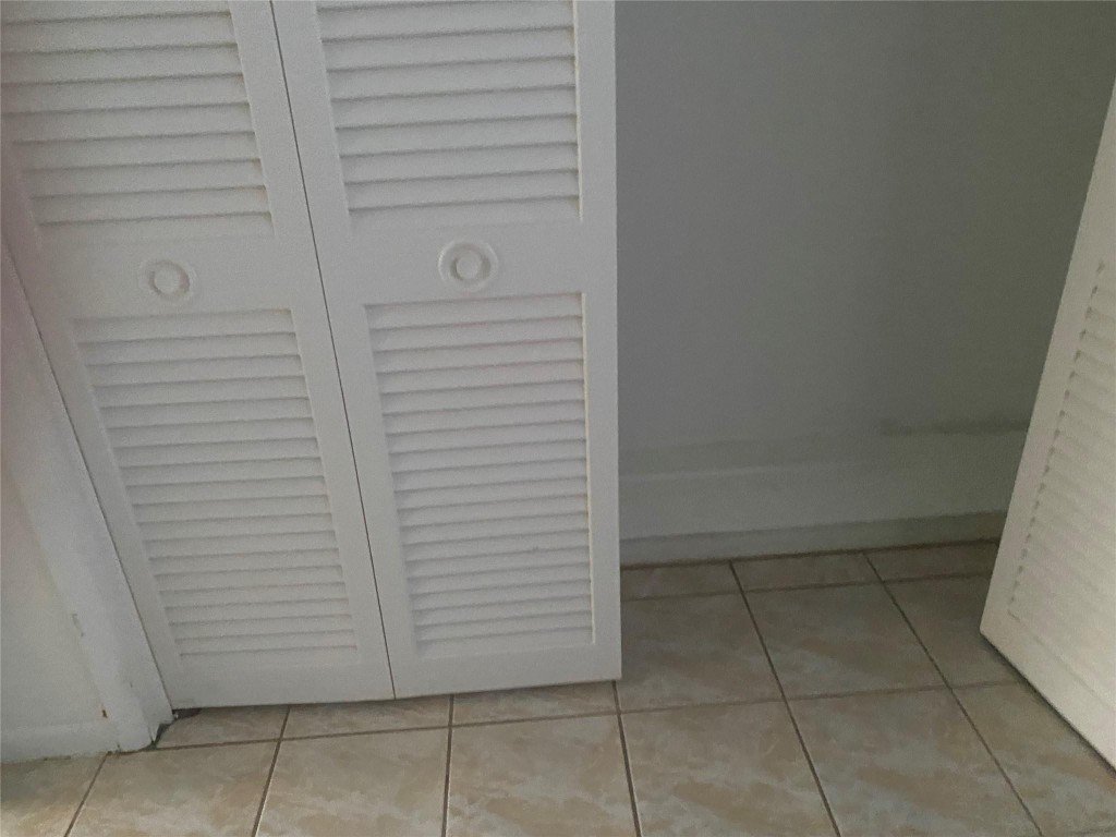 COLONIAL HOUSE CONDO - Residential