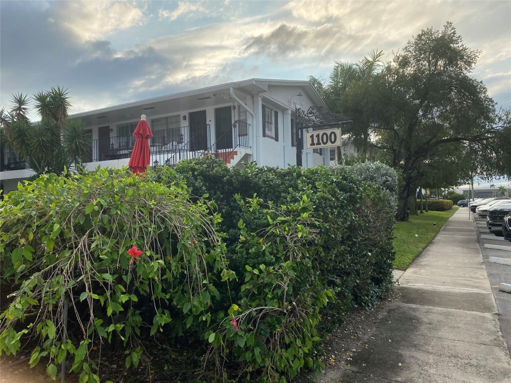 COLONIAL HOUSE CONDO - Residential