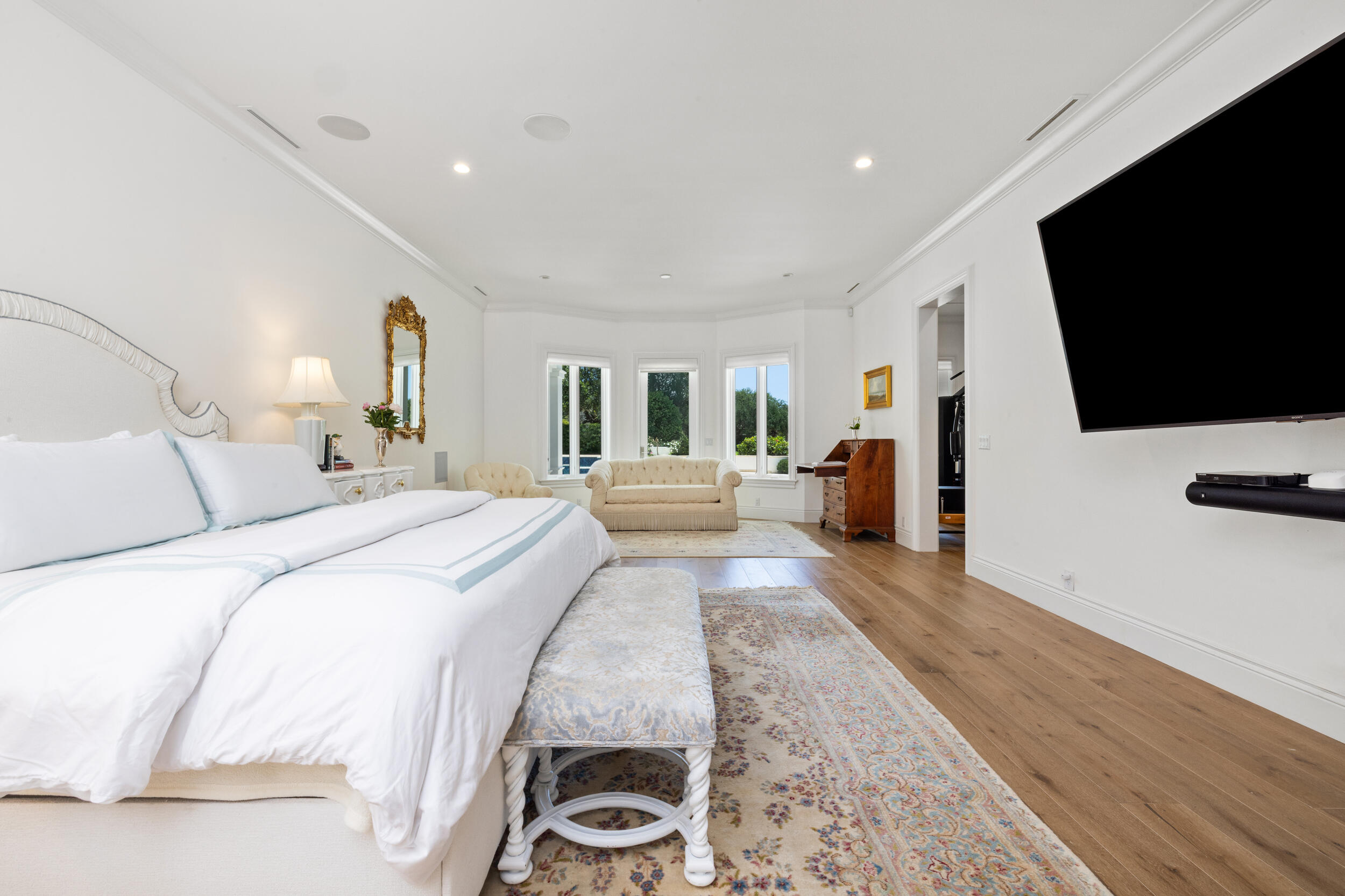 JUPITER HILLS VILLAGE - Residential