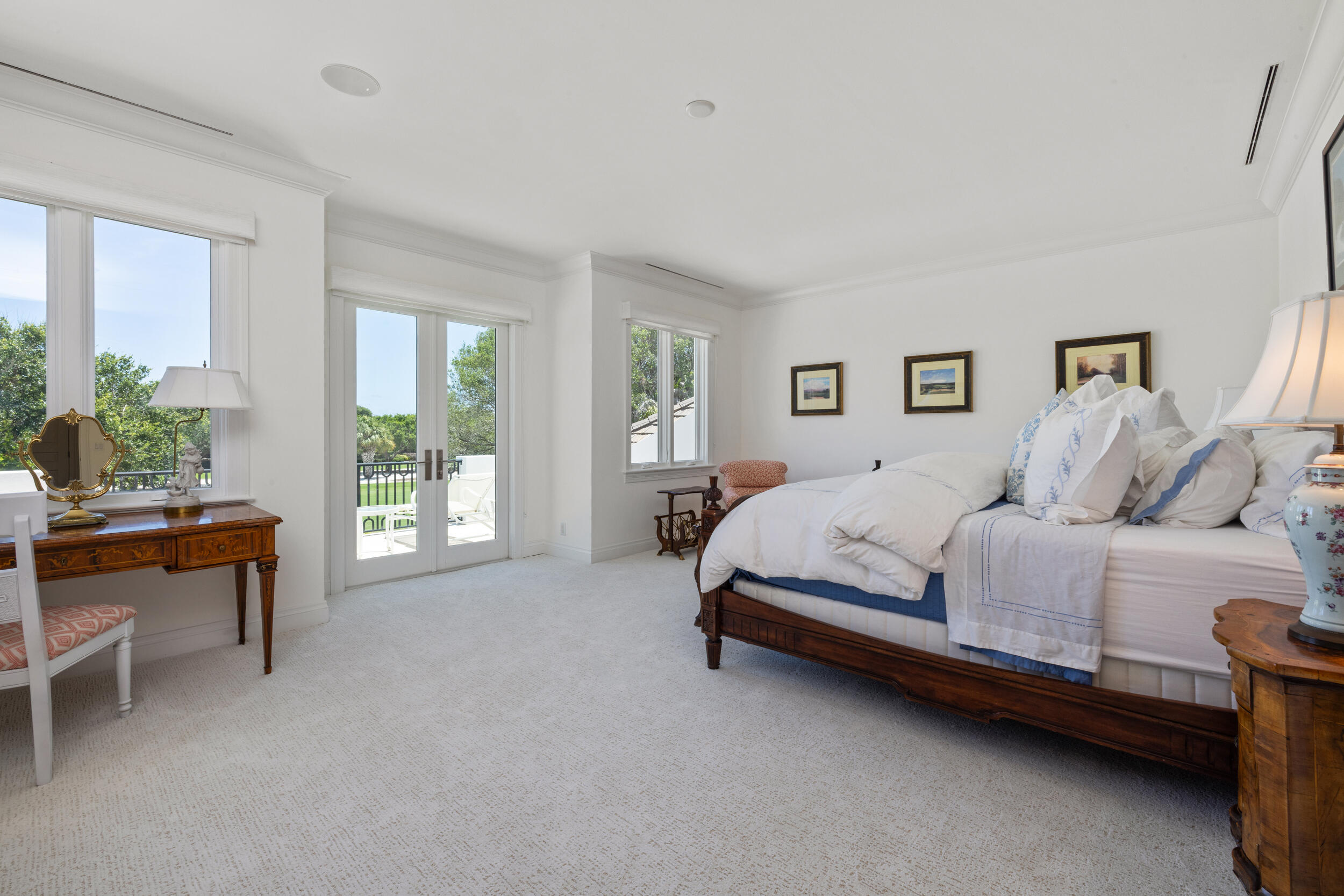 JUPITER HILLS VILLAGE - Residential