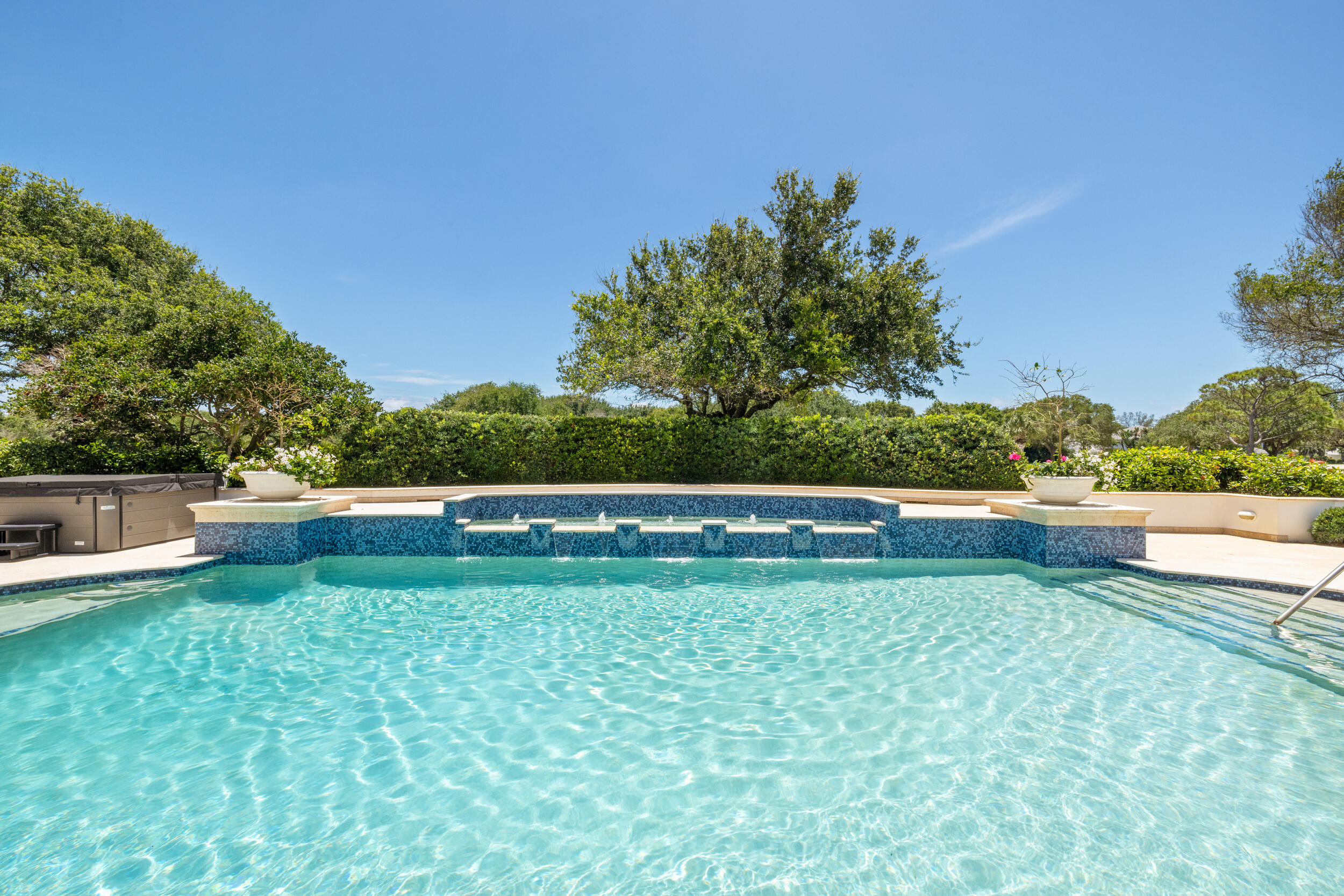 JUPITER HILLS VILLAGE - Residential