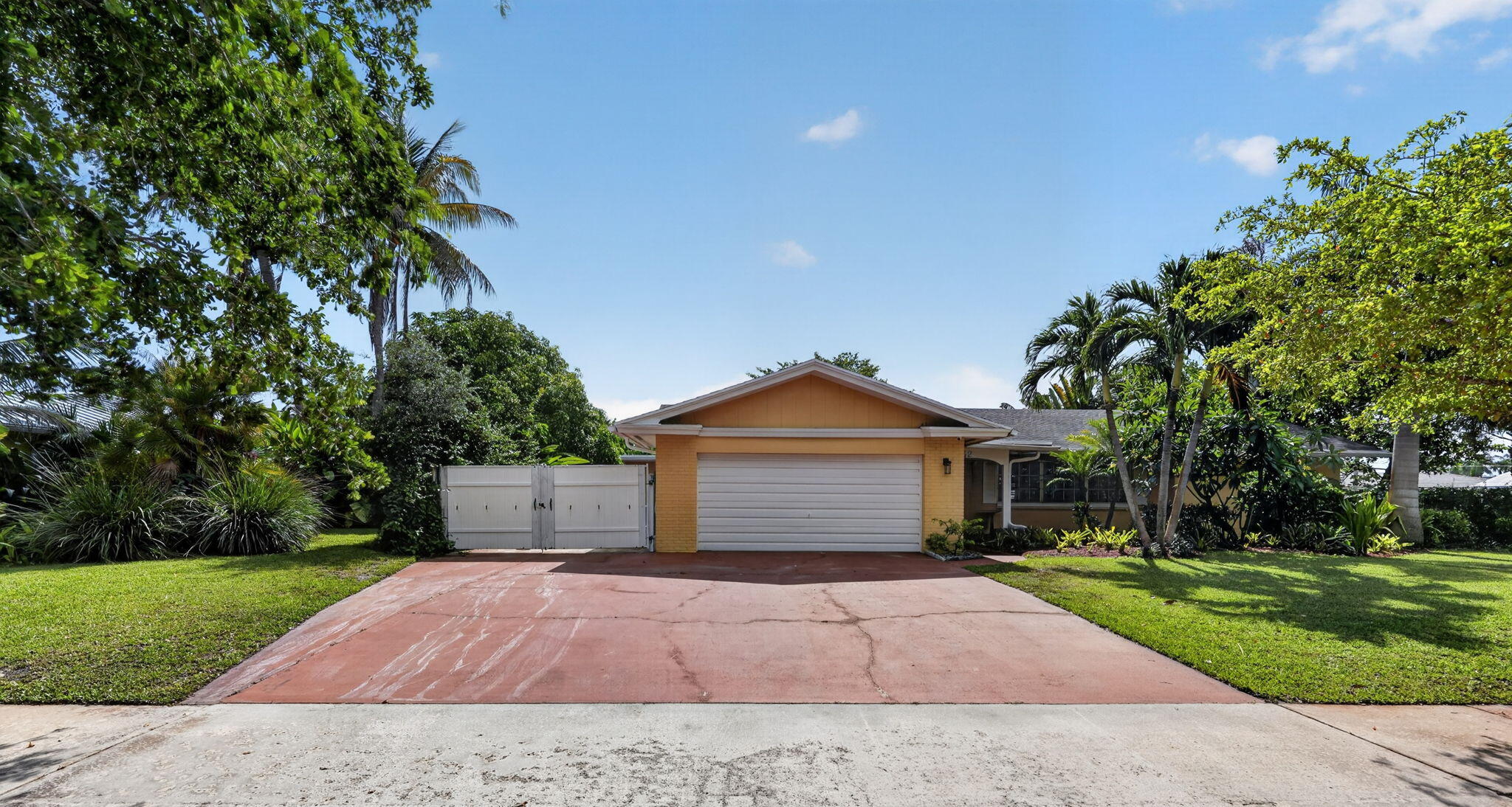 YACHT CLUB - Residential