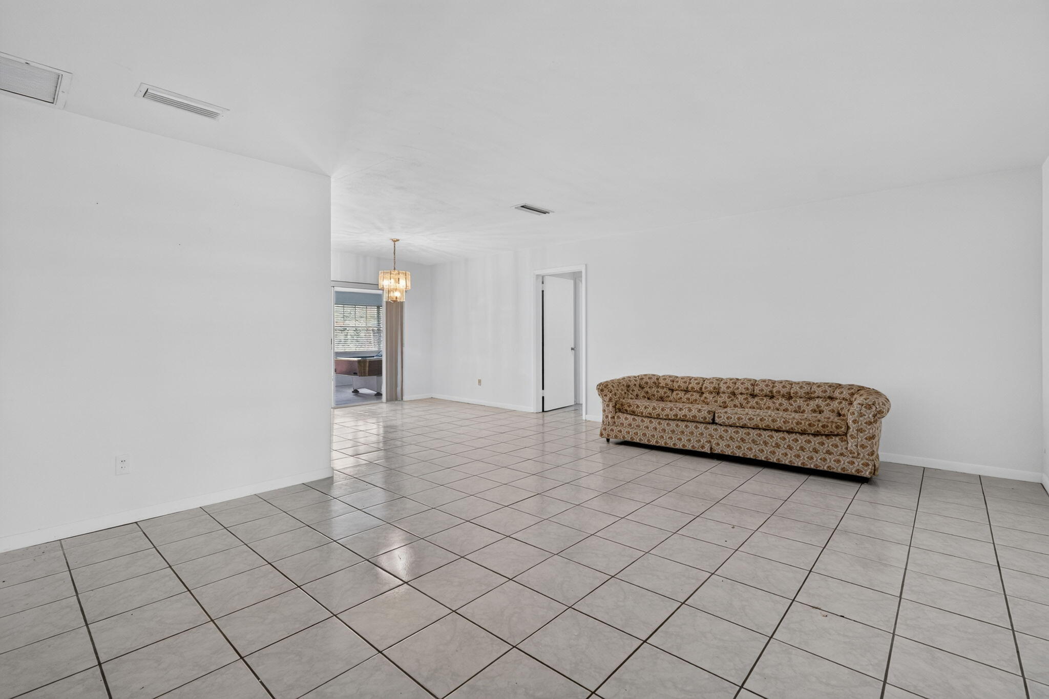 YACHT CLUB - Residential