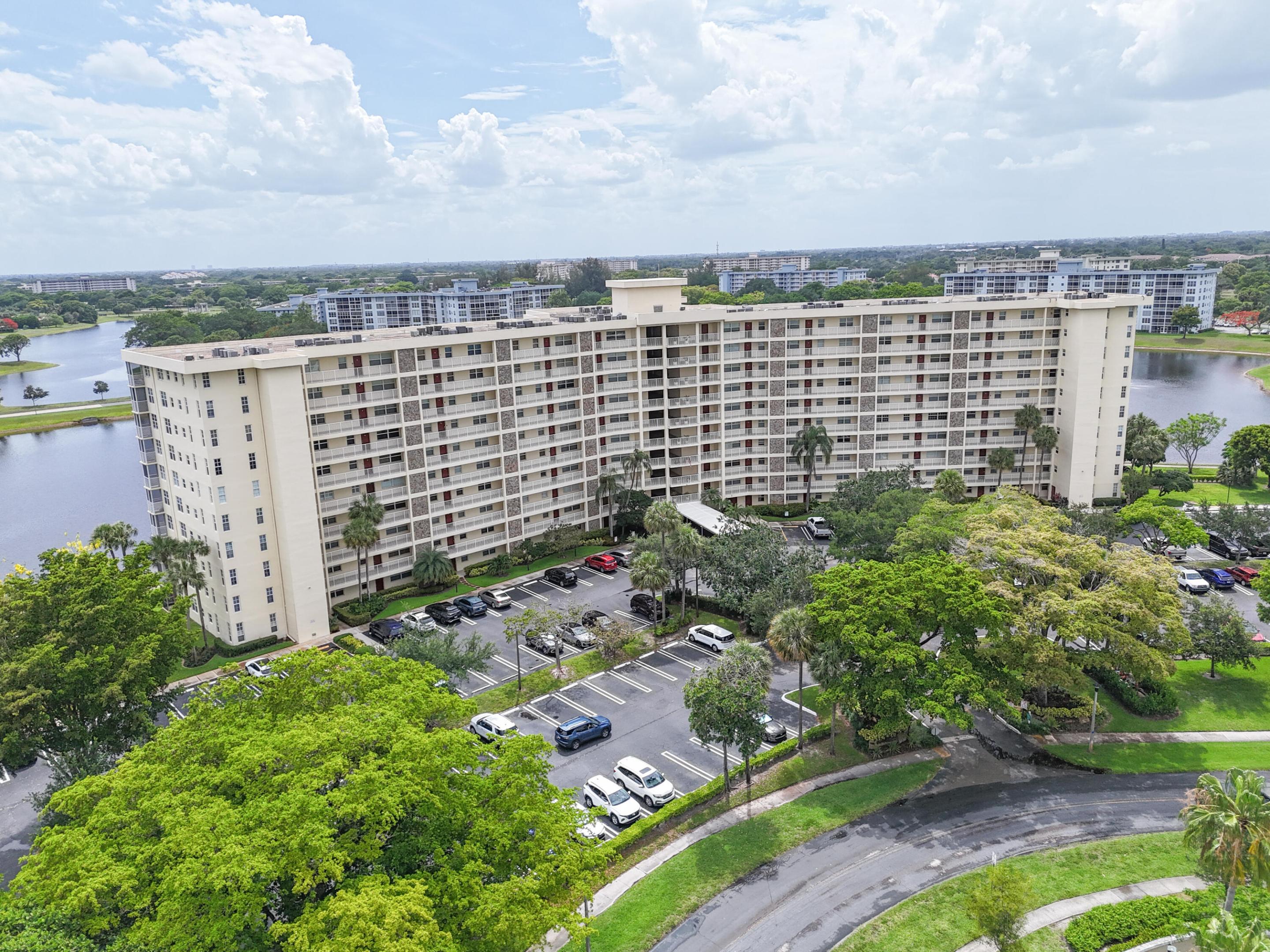 NO 52 PALM-AIRE COUNTRY CLUB - Residential