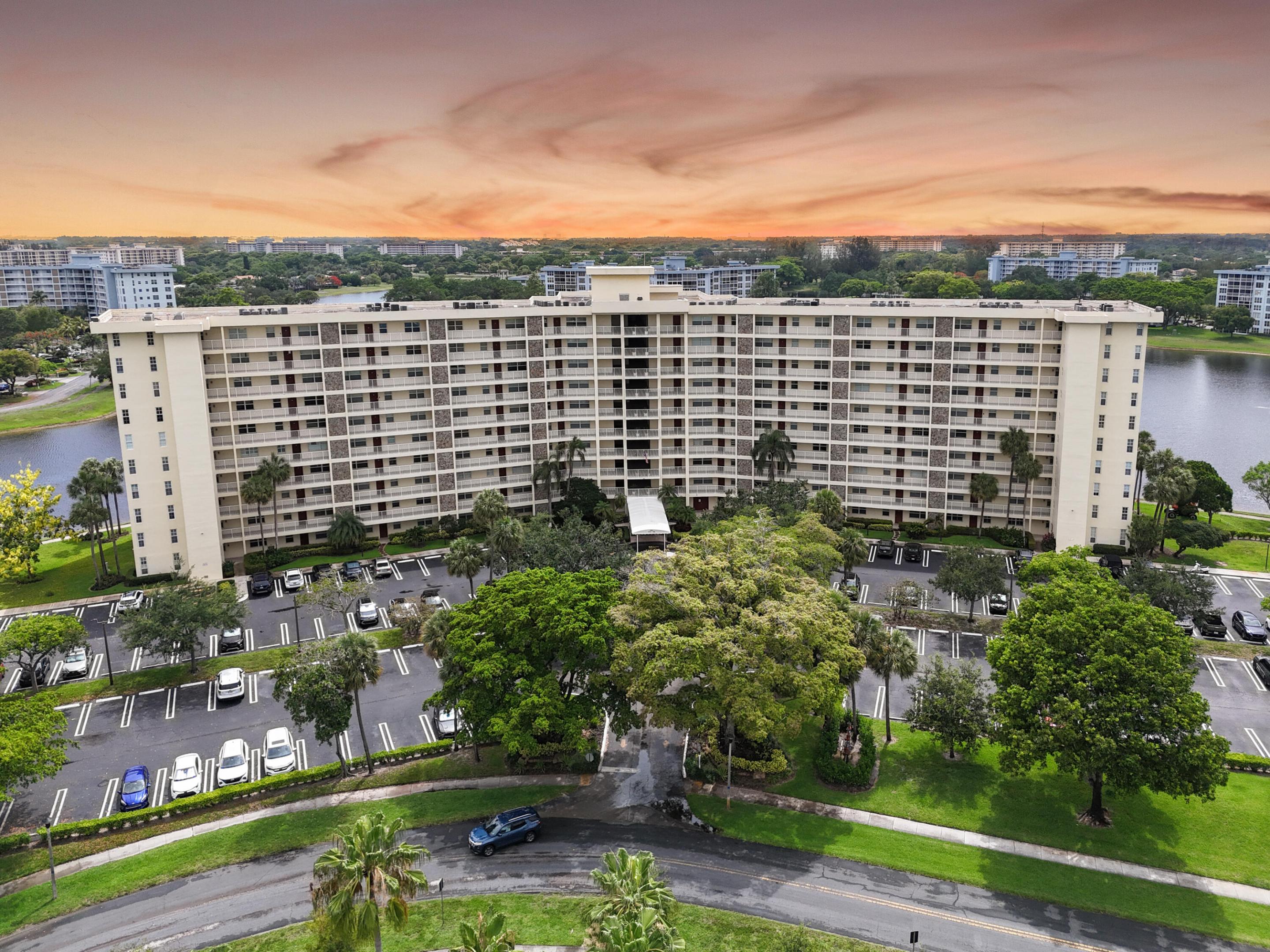NO 52 PALM-AIRE COUNTRY CLUB - Residential
