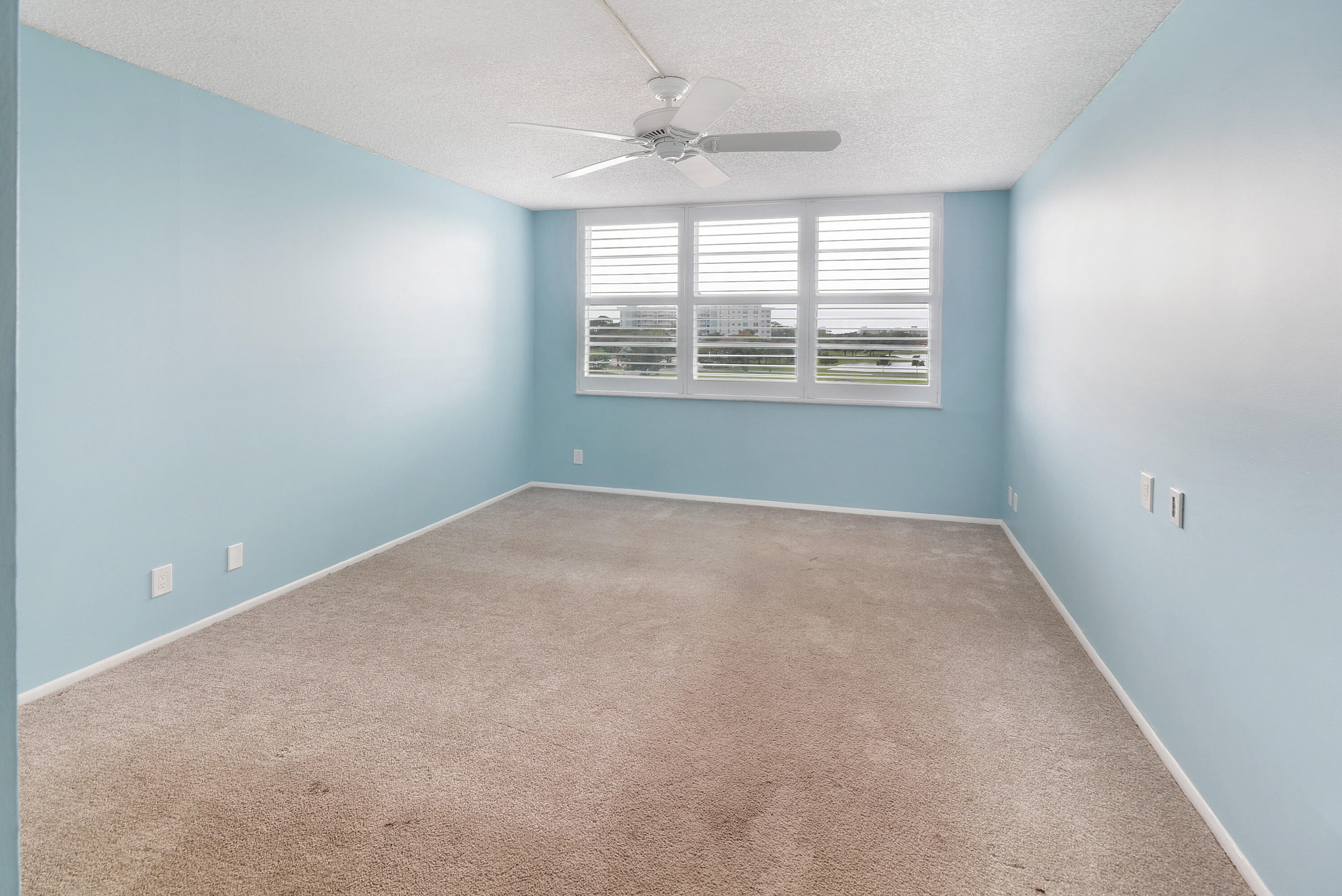 NO 52 PALM-AIRE COUNTRY CLUB - Residential