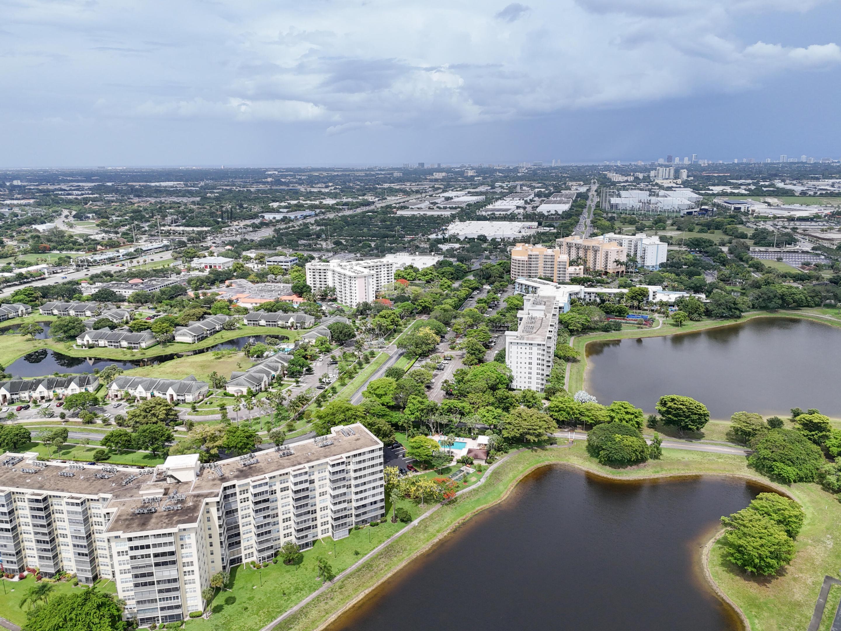 NO 52 PALM-AIRE COUNTRY CLUB - Residential