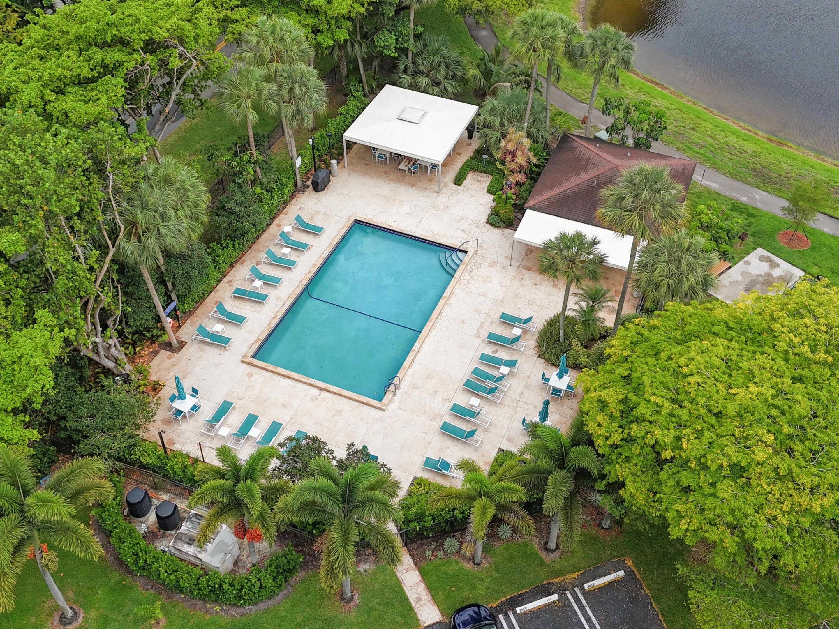 NO 52 PALM-AIRE COUNTRY CLUB - Residential