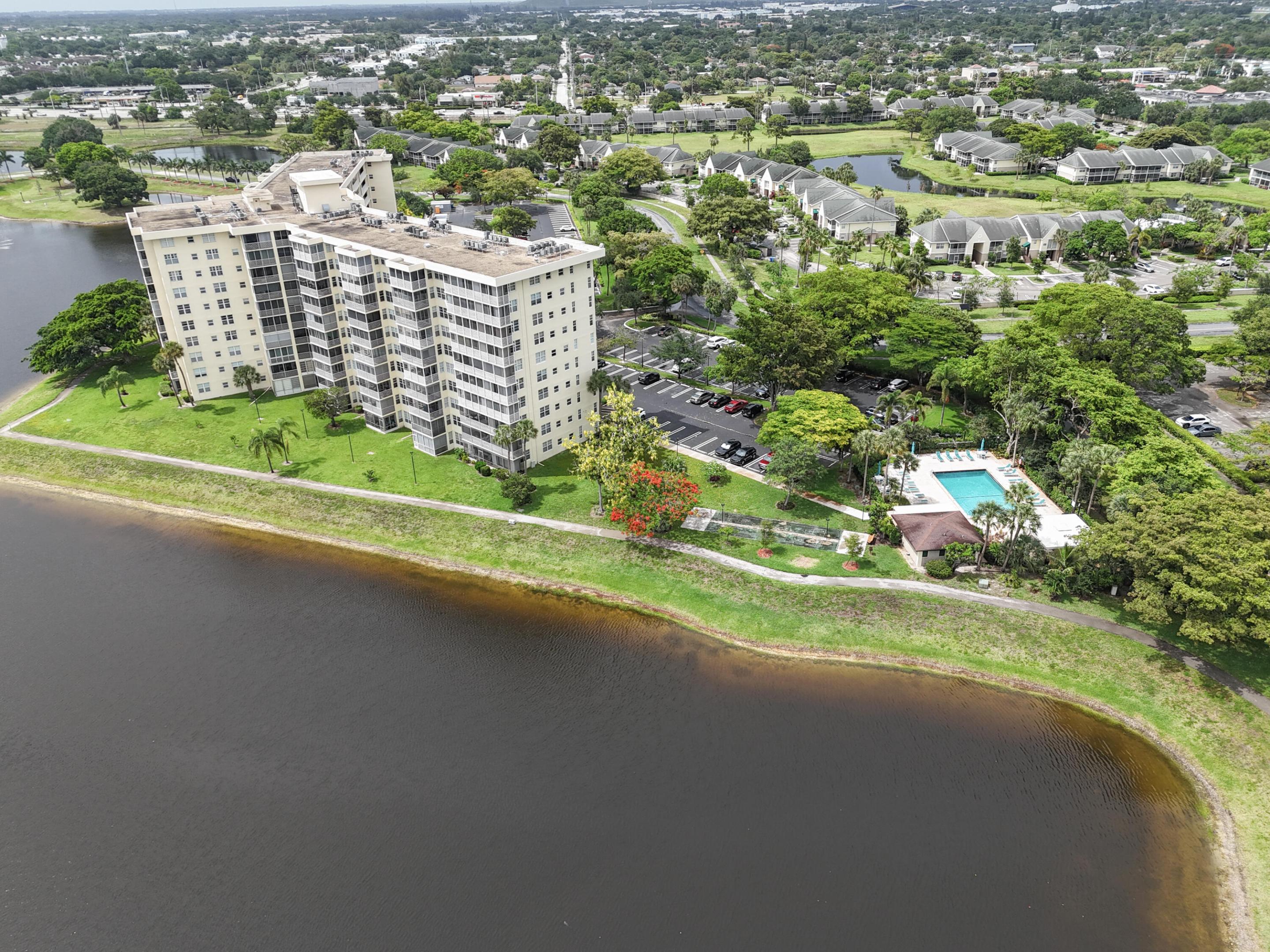 NO 52 PALM-AIRE COUNTRY CLUB - Residential