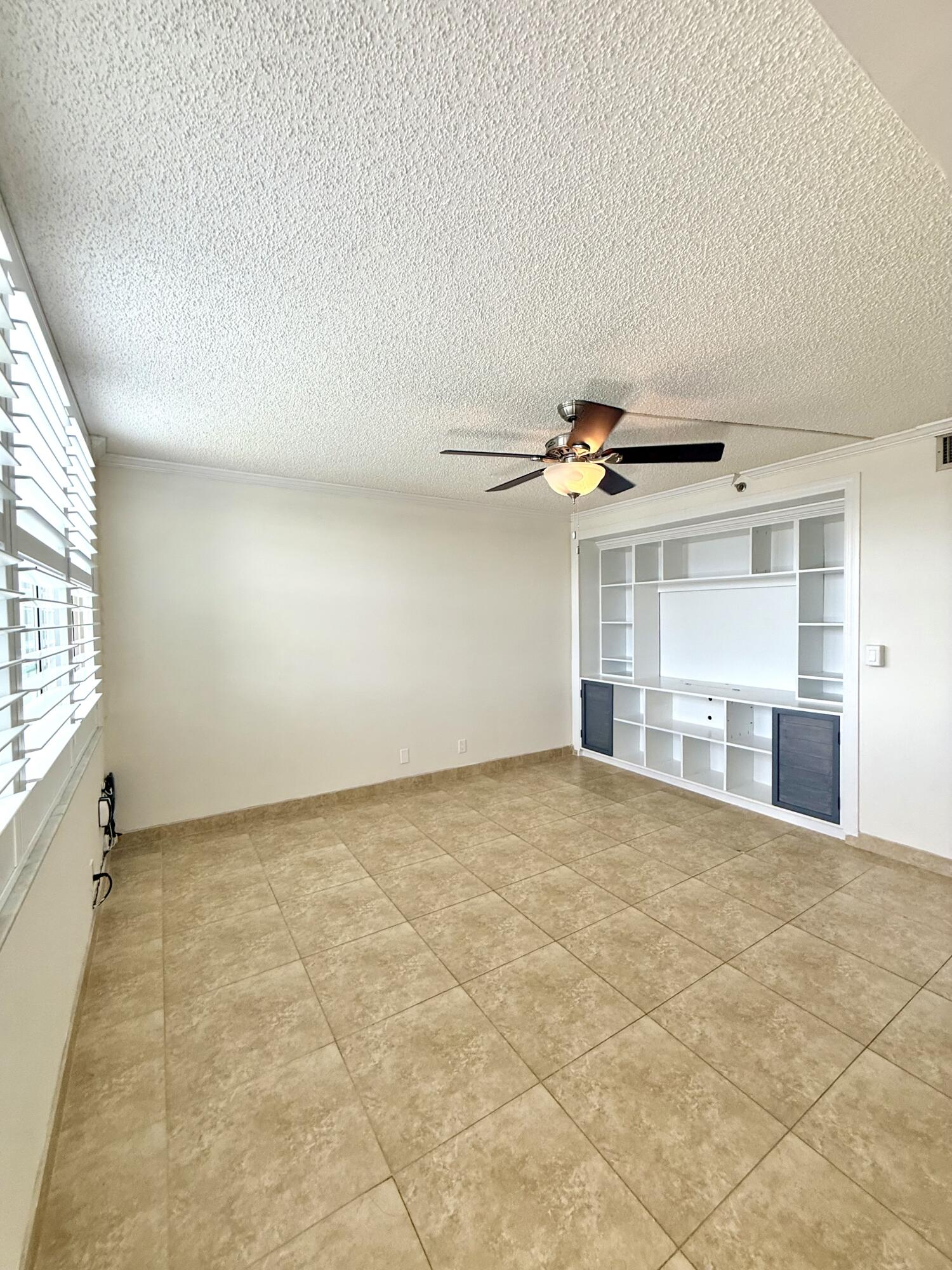 NO 52 PALM-AIRE COUNTRY CLUB - Residential