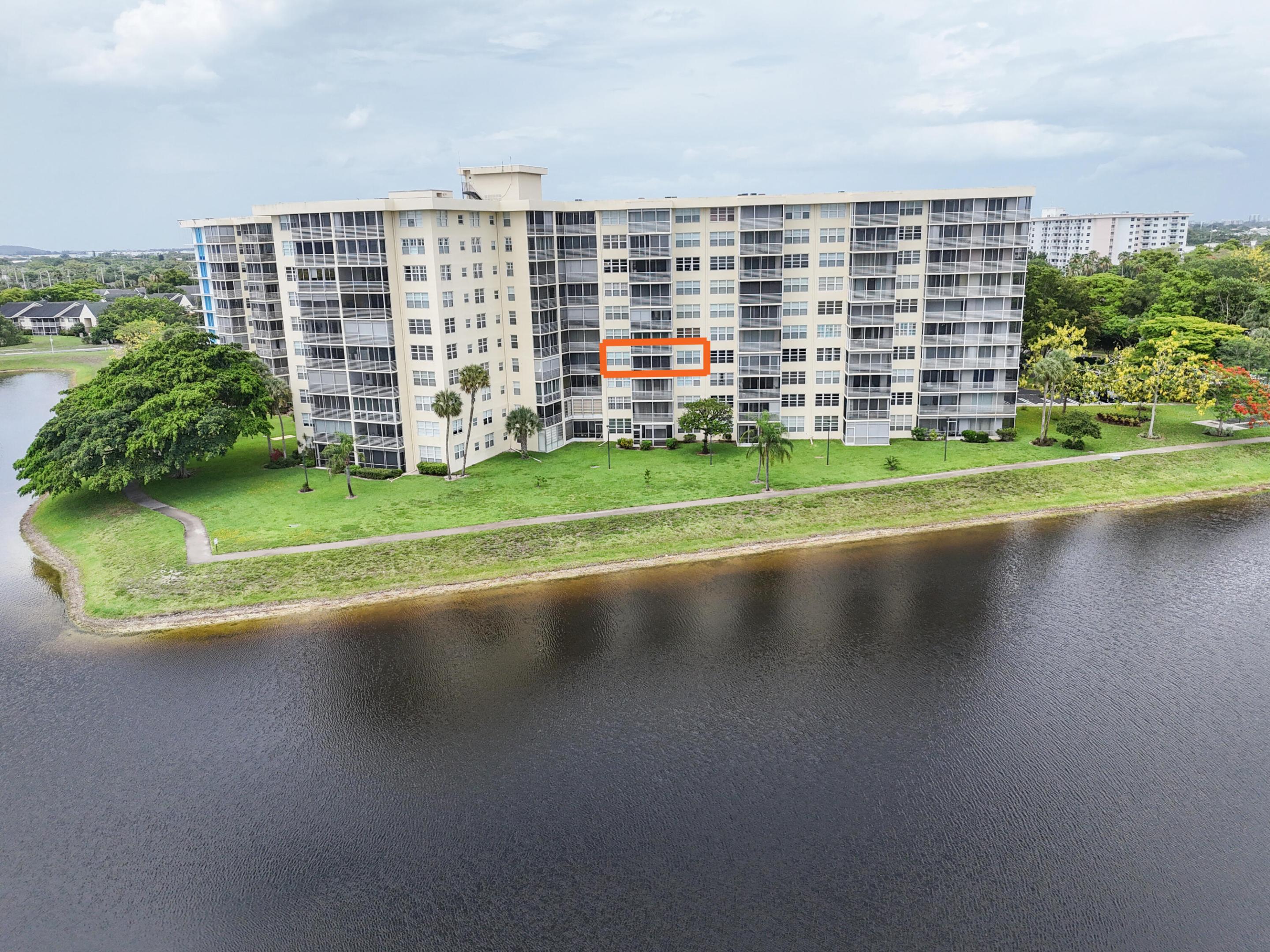 NO 52 PALM-AIRE COUNTRY CLUB - Residential