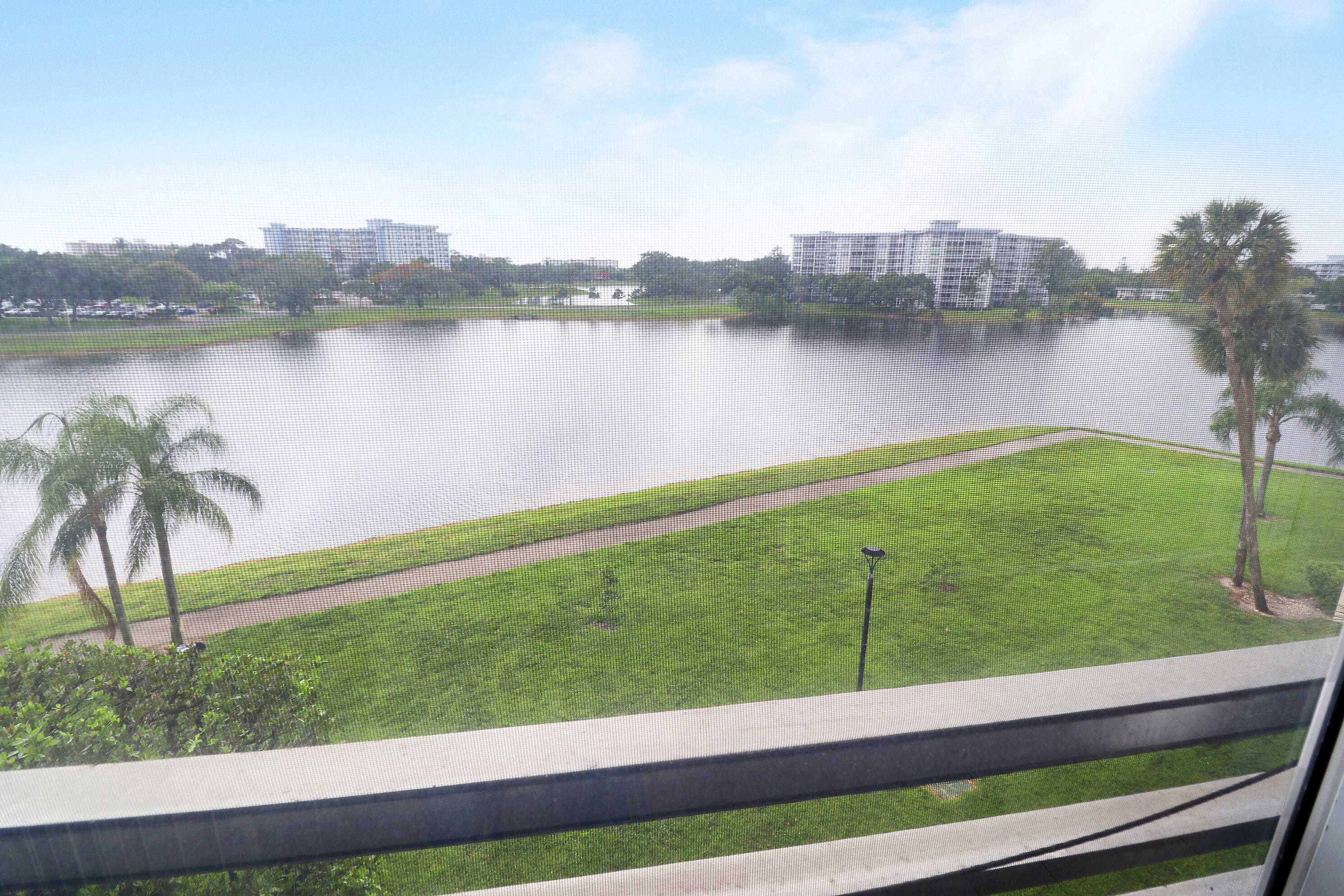 NO 52 PALM-AIRE COUNTRY CLUB - Residential
