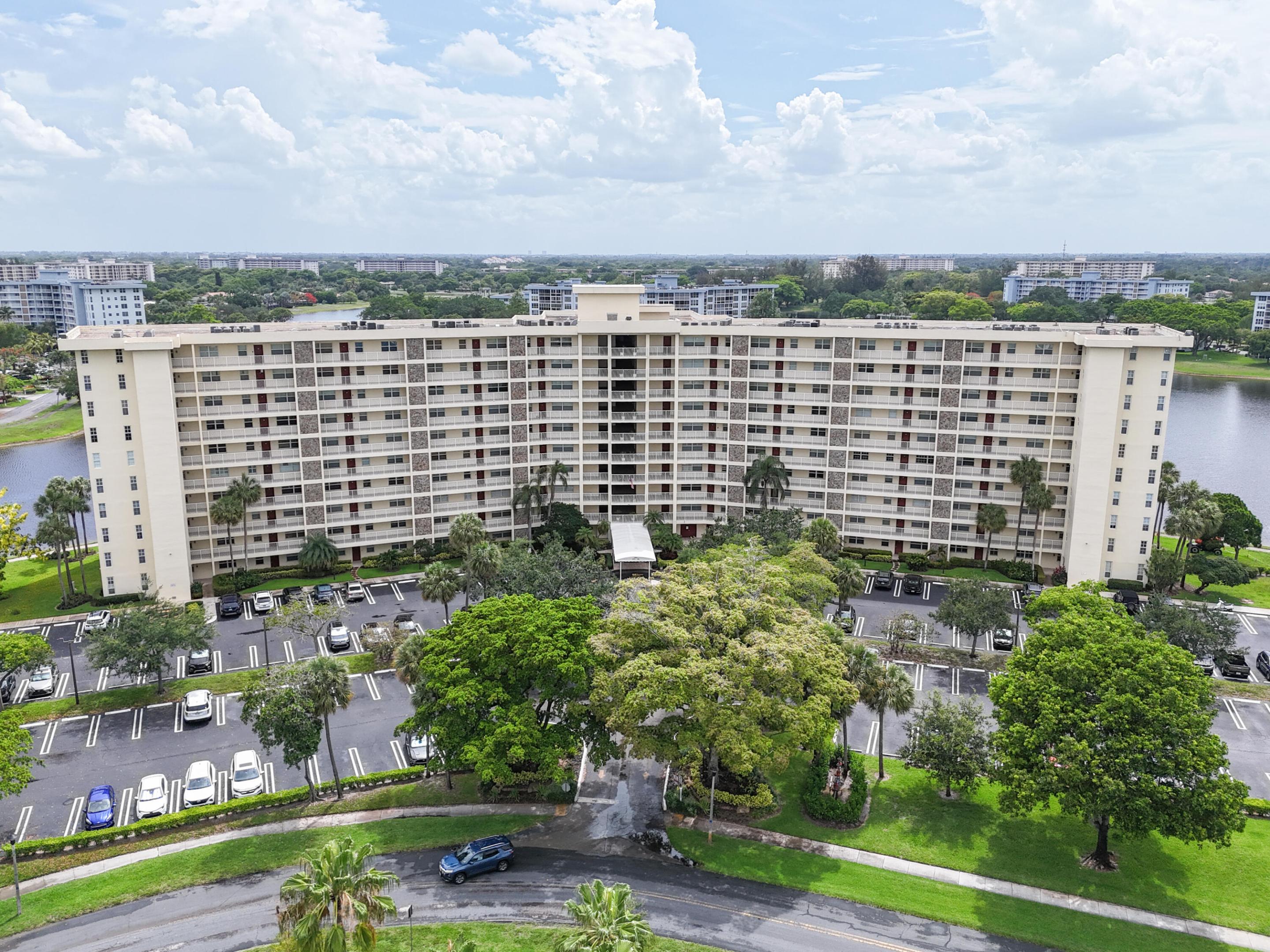 NO 52 PALM-AIRE COUNTRY CLUB - Residential