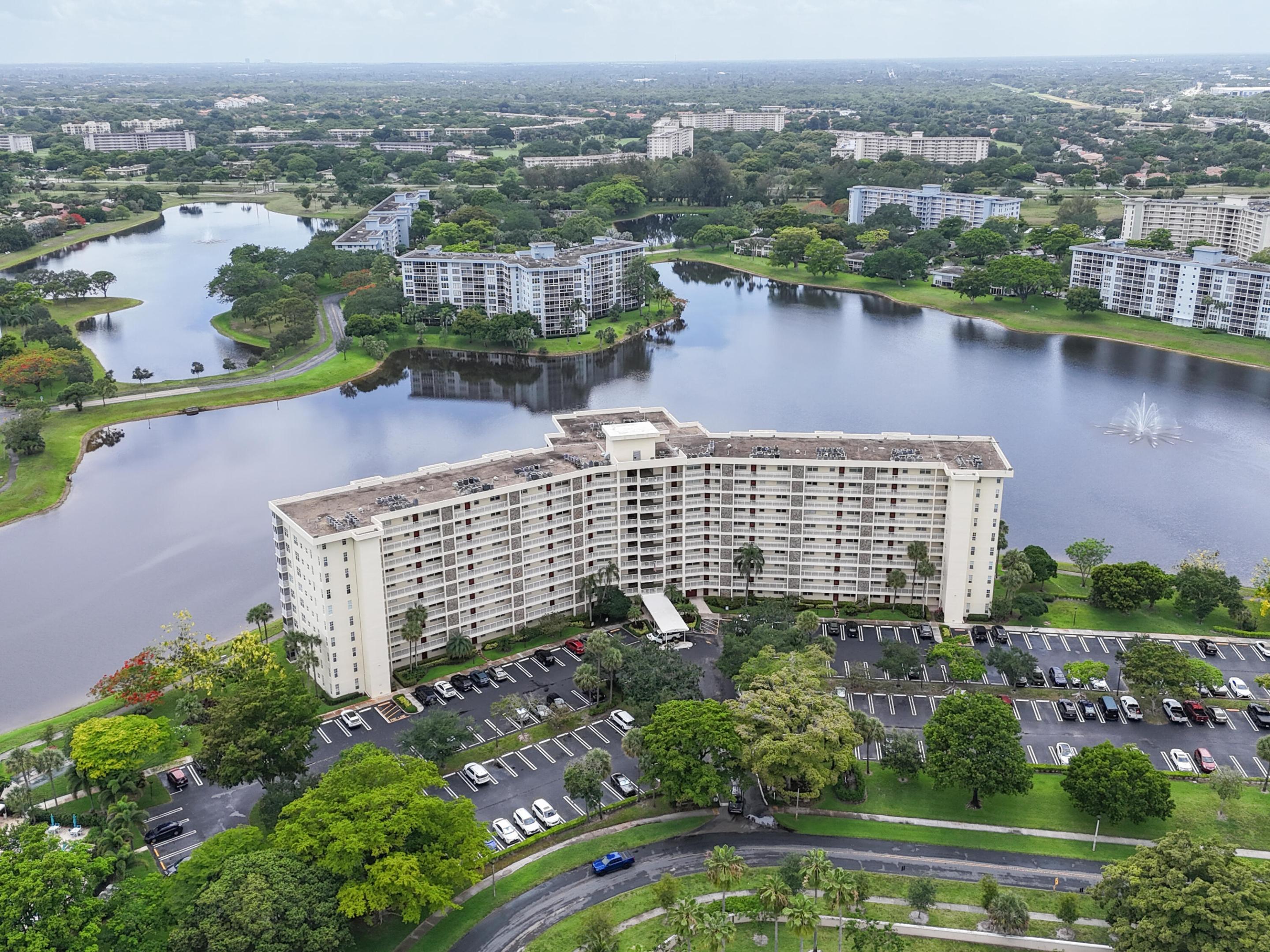 NO 52 PALM-AIRE COUNTRY CLUB - Residential