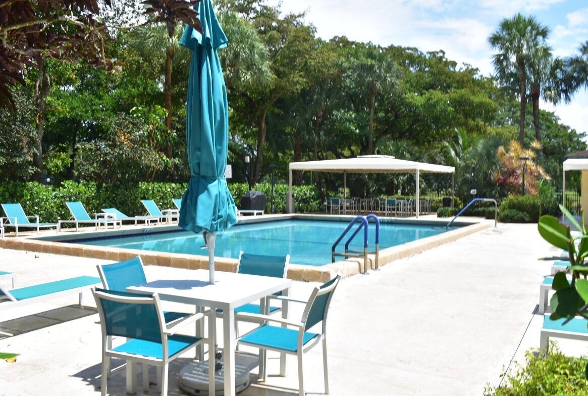 NO 52 PALM-AIRE COUNTRY CLUB - Residential
