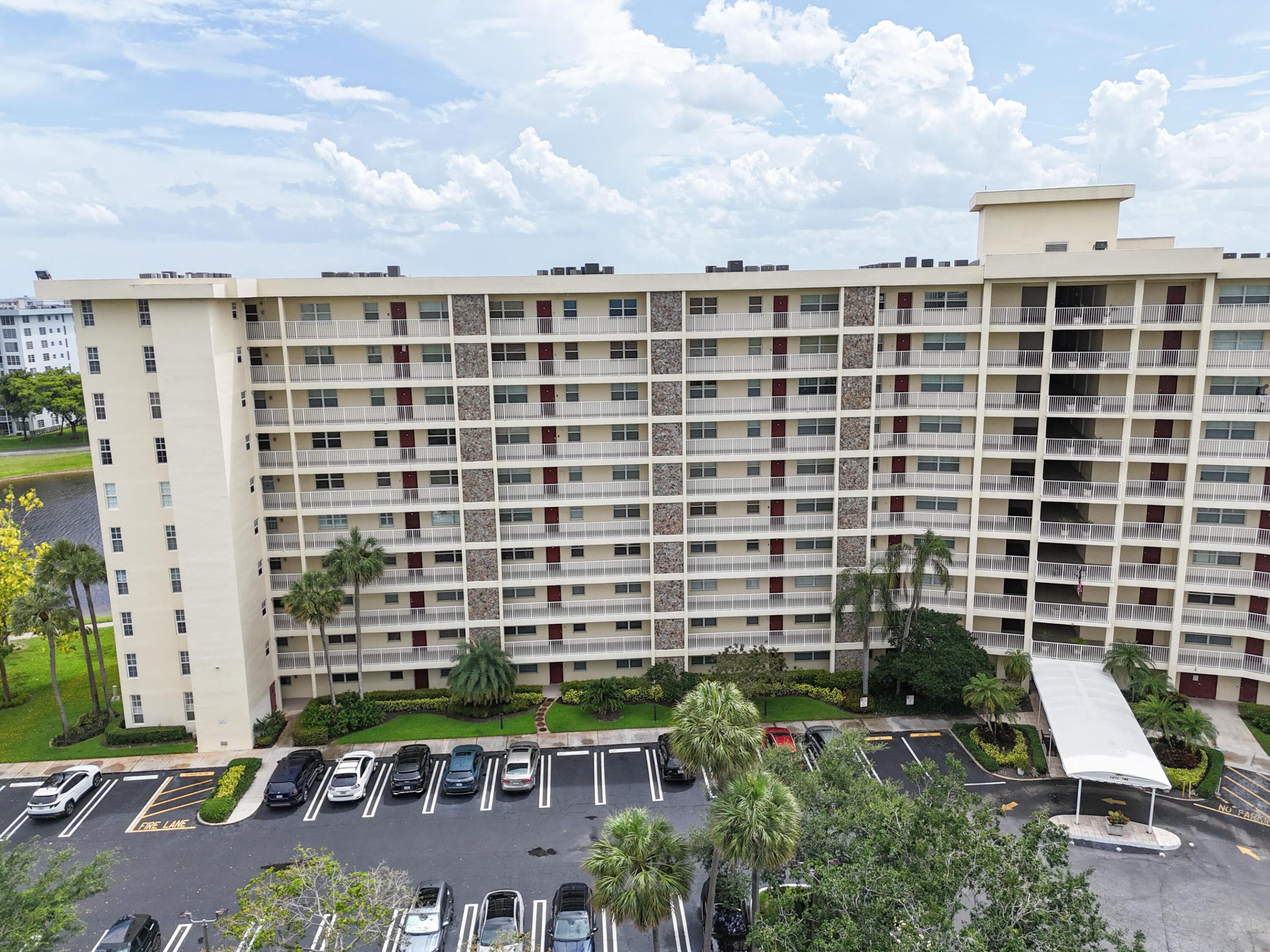 NO 52 PALM-AIRE COUNTRY CLUB - Residential