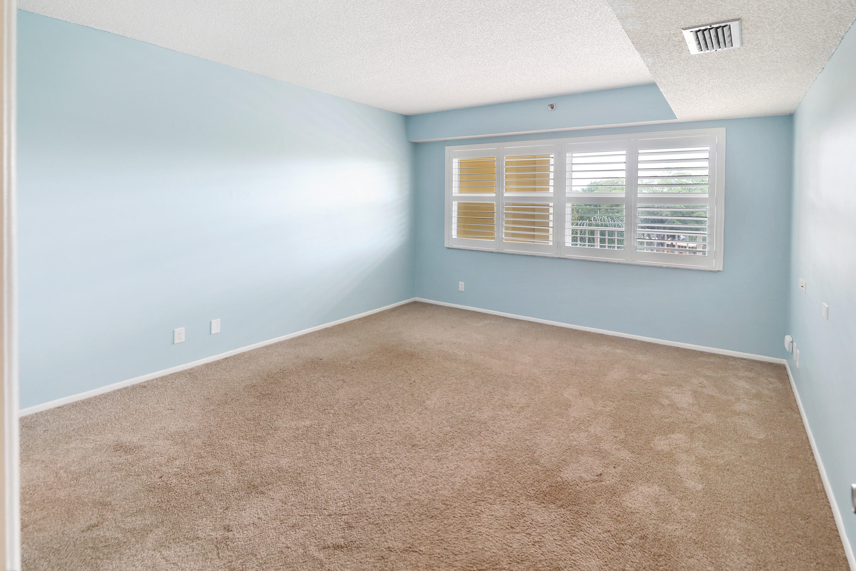 NO 52 PALM-AIRE COUNTRY CLUB - Residential