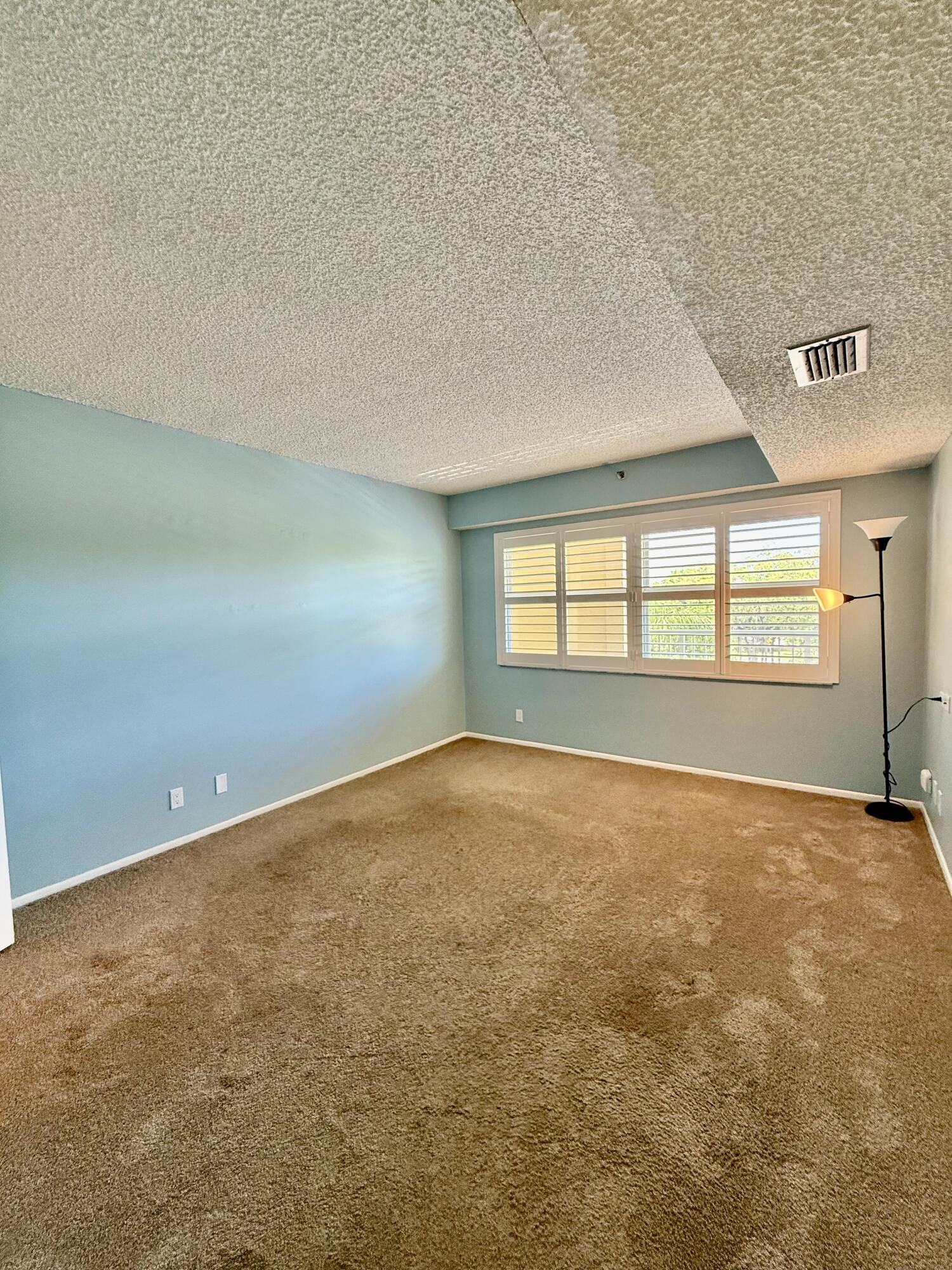 NO 52 PALM-AIRE COUNTRY CLUB - Residential