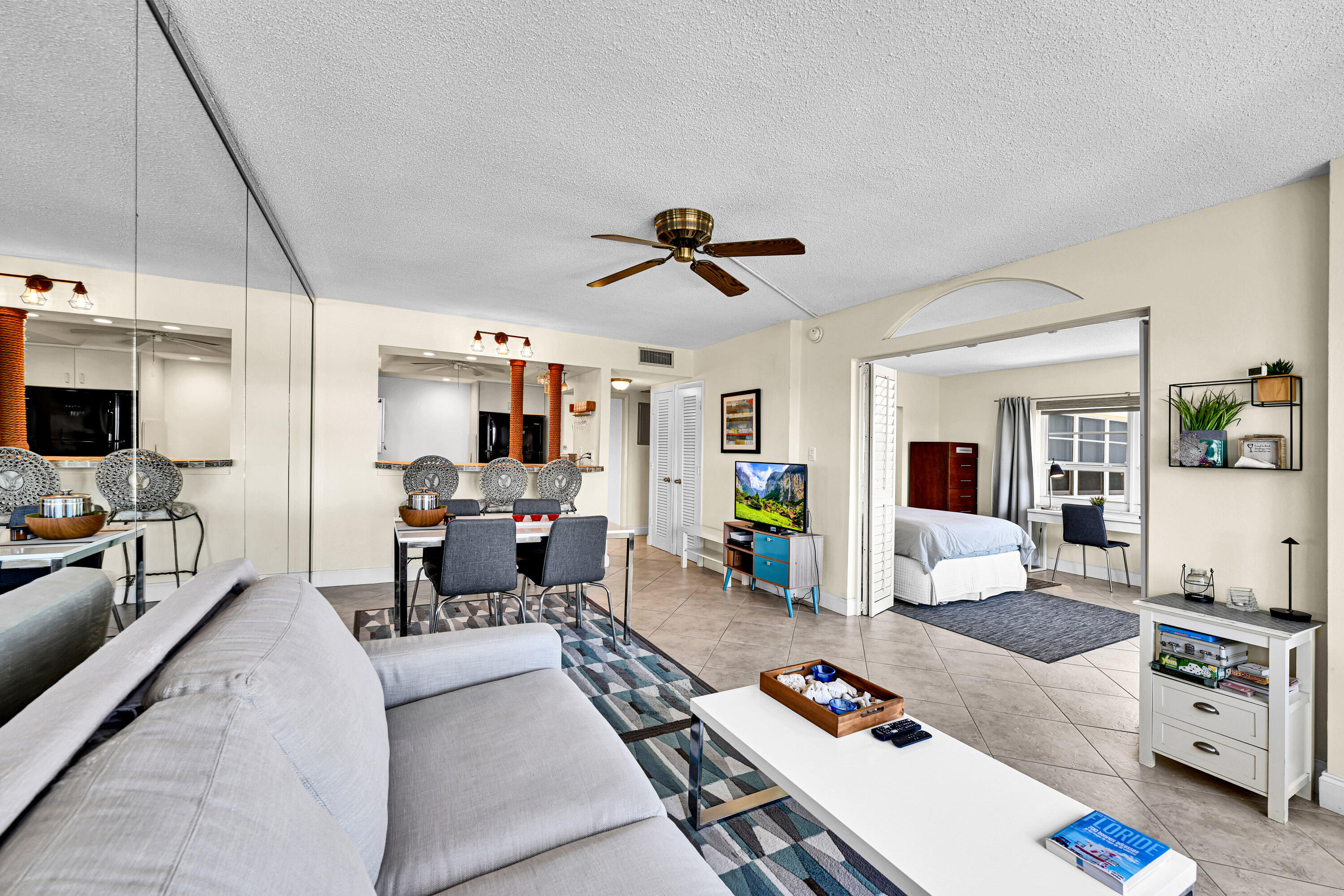 STARLIGHT TOWERS CONDO - Residential