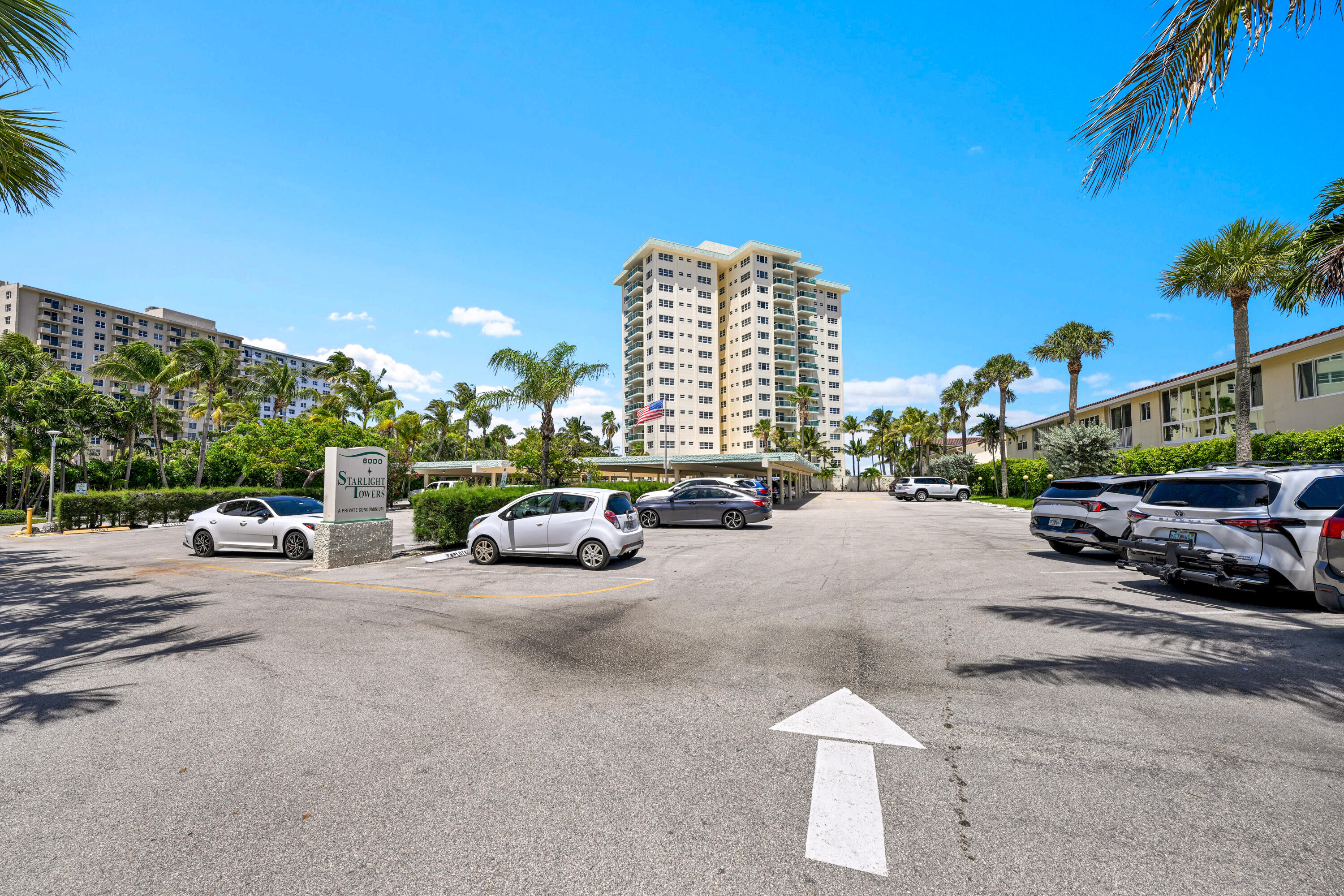 STARLIGHT TOWERS CONDO - Residential