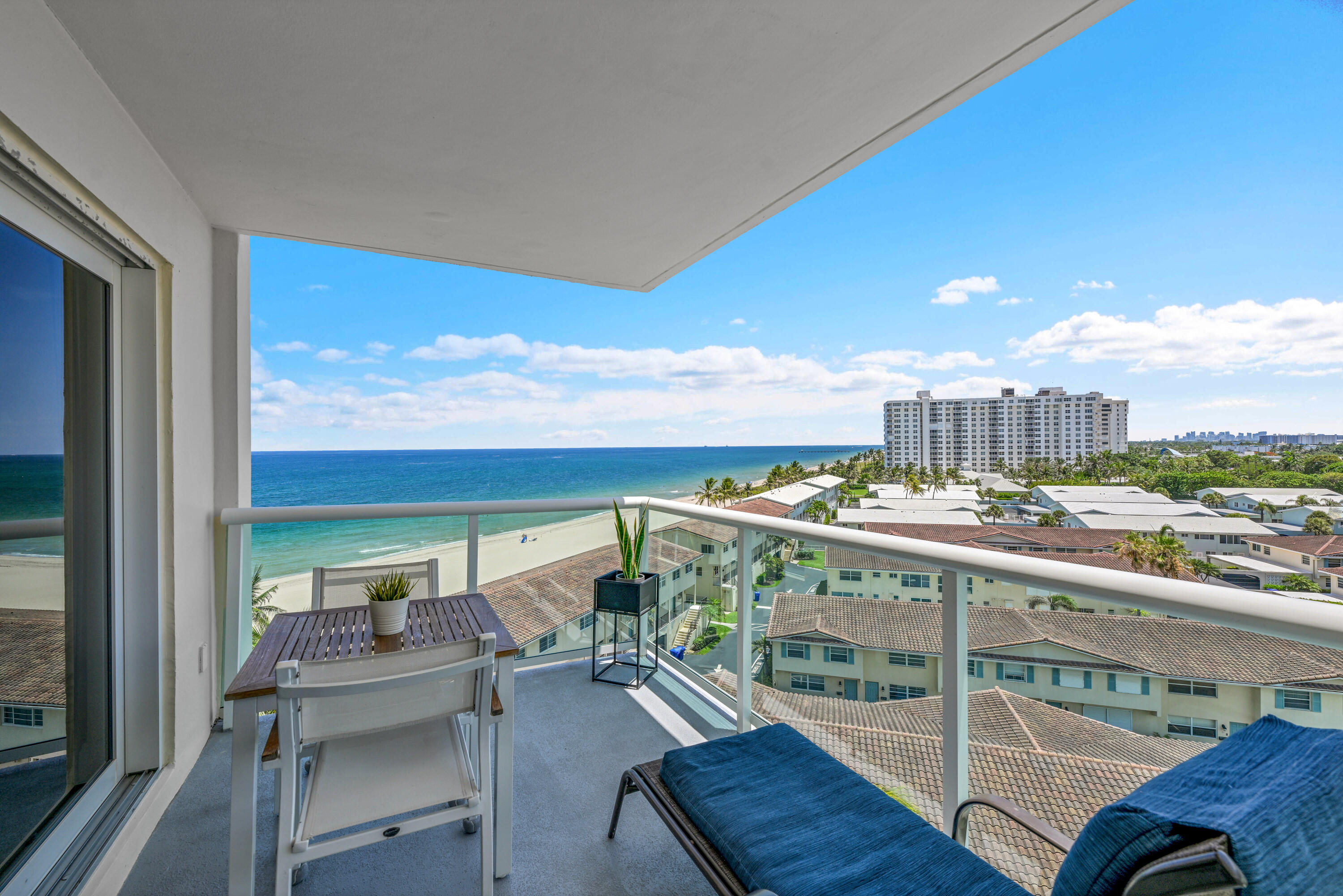 STARLIGHT TOWERS CONDO - Residential