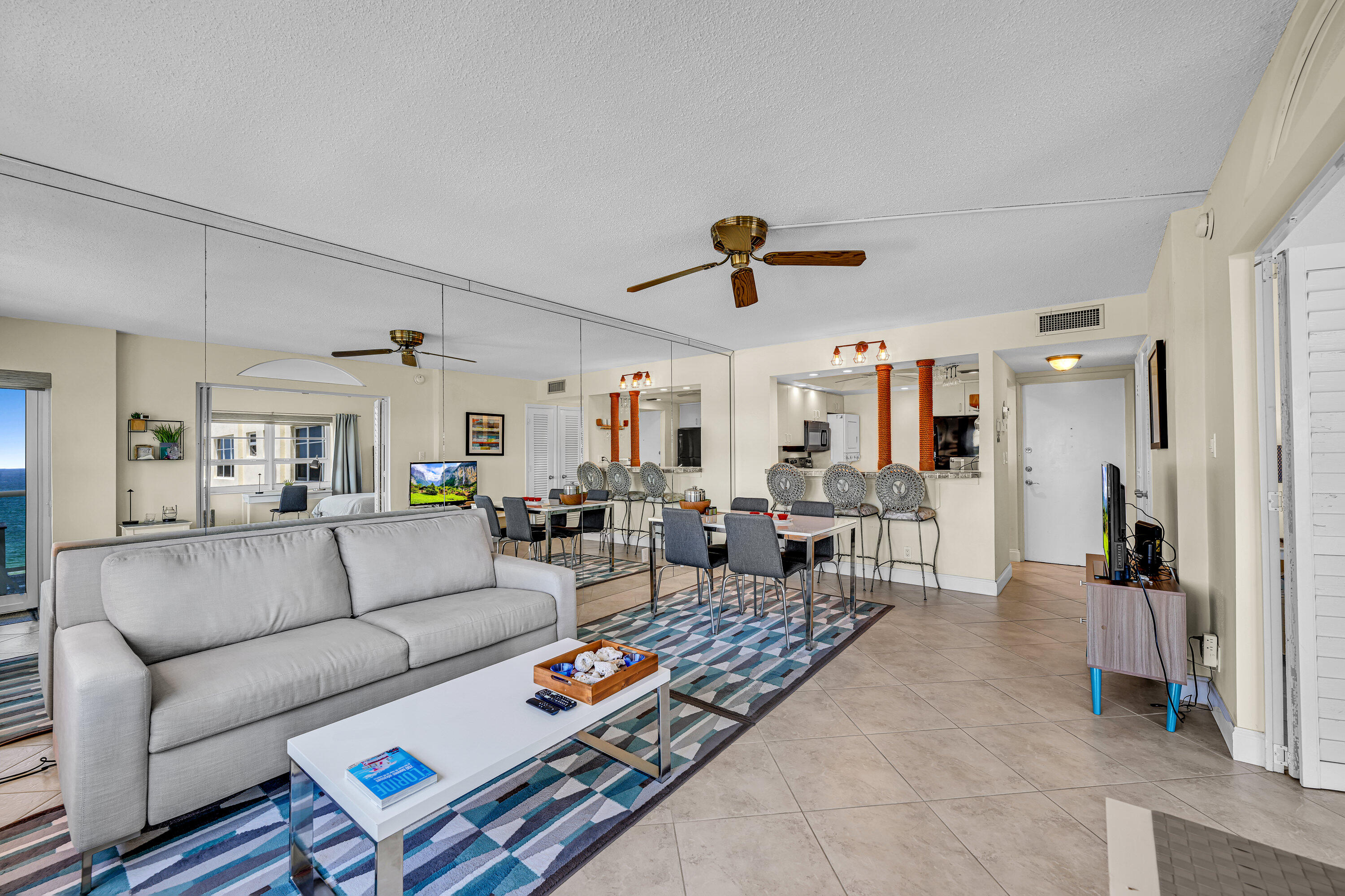 STARLIGHT TOWERS CONDO - Residential