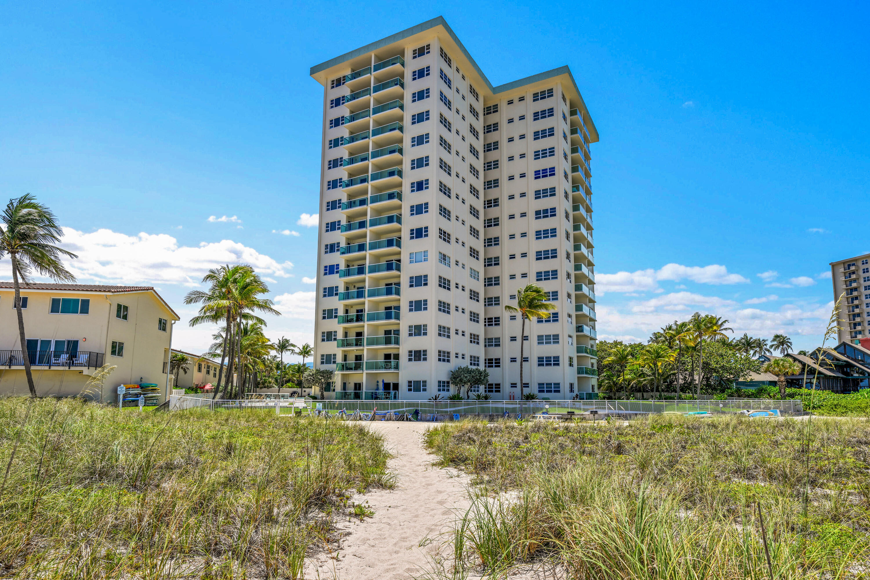 STARLIGHT TOWERS CONDO - Residential