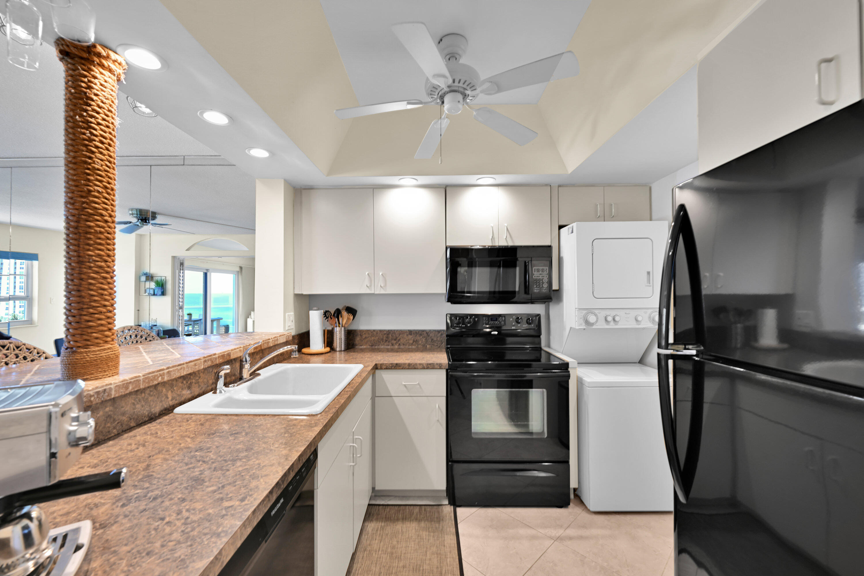 STARLIGHT TOWERS CONDO - Residential