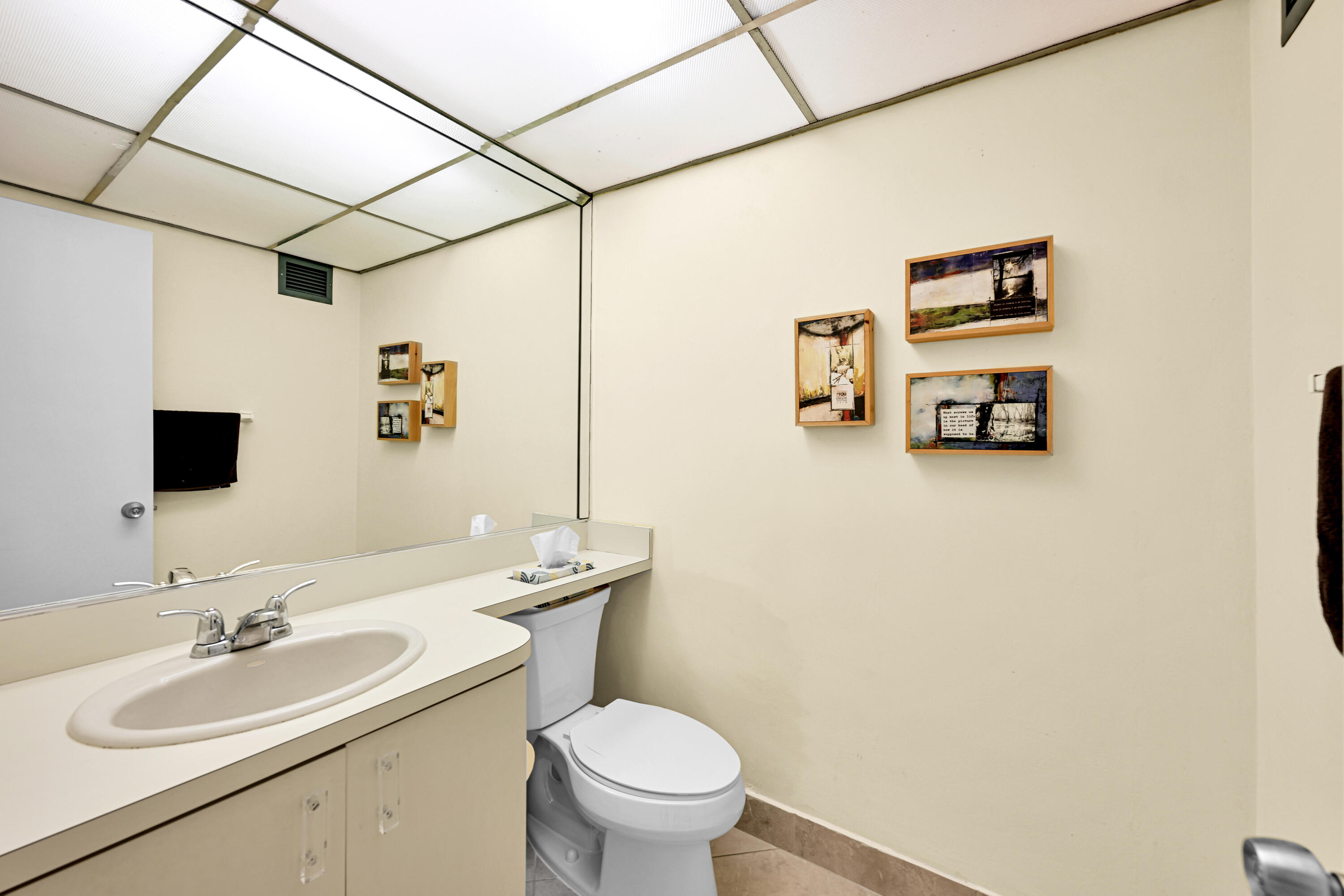 STARLIGHT TOWERS CONDO - Residential