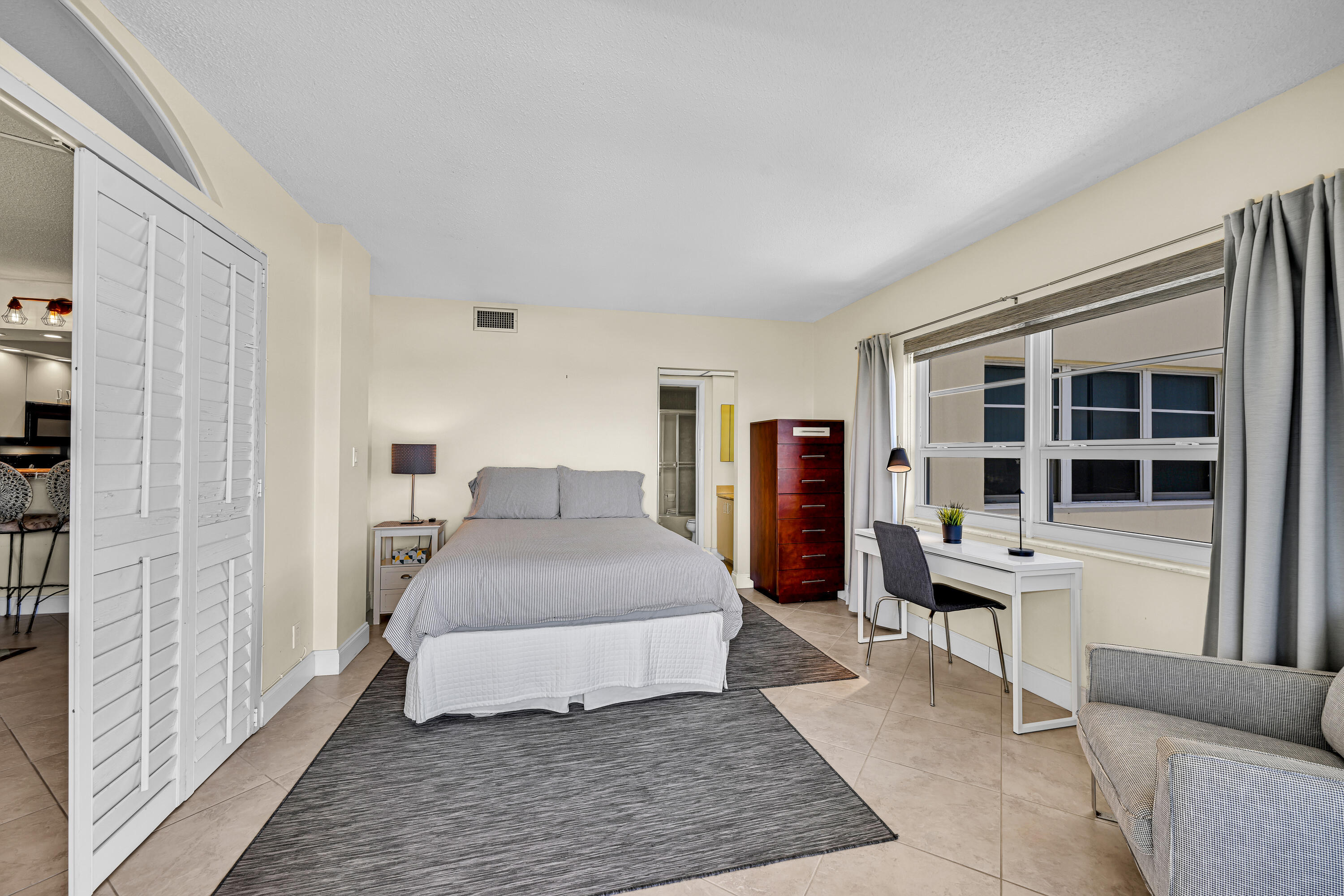 STARLIGHT TOWERS CONDO - Residential