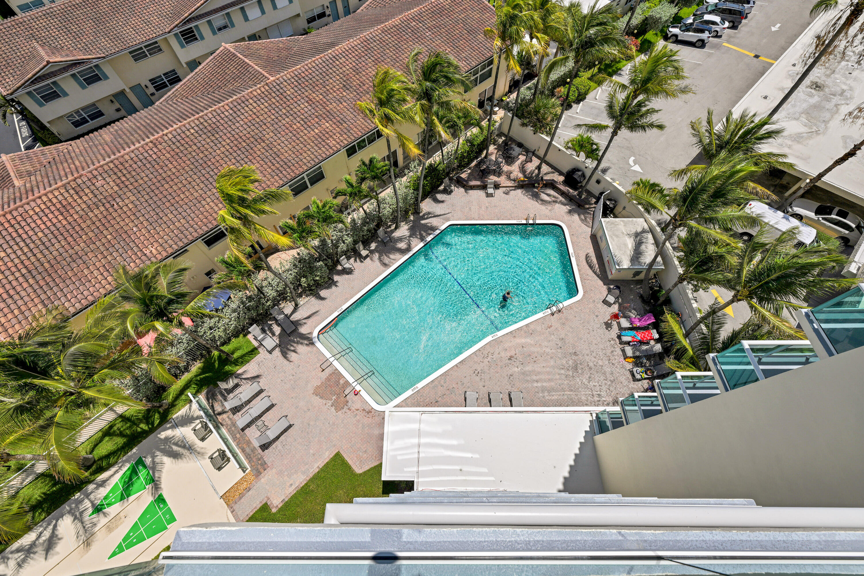 STARLIGHT TOWERS CONDO - Residential