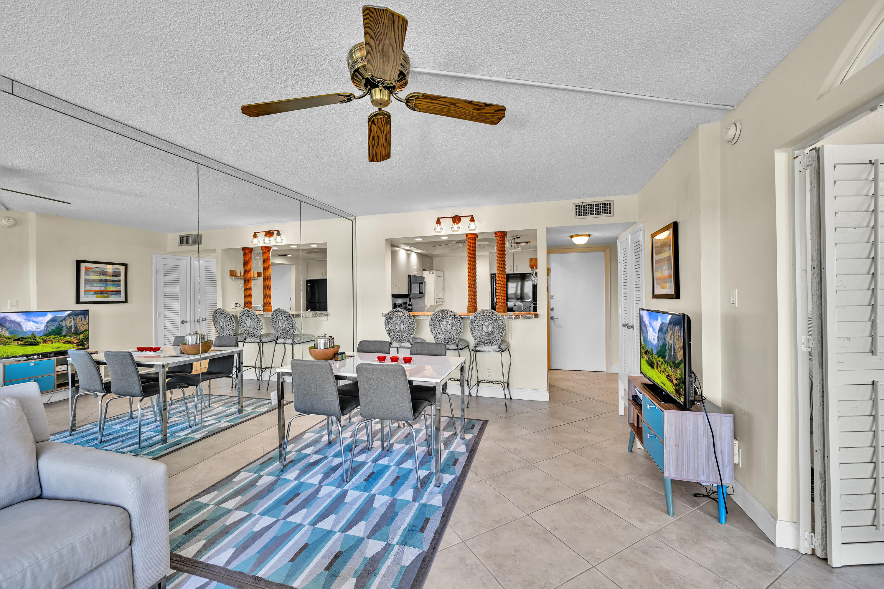 STARLIGHT TOWERS CONDO - Residential