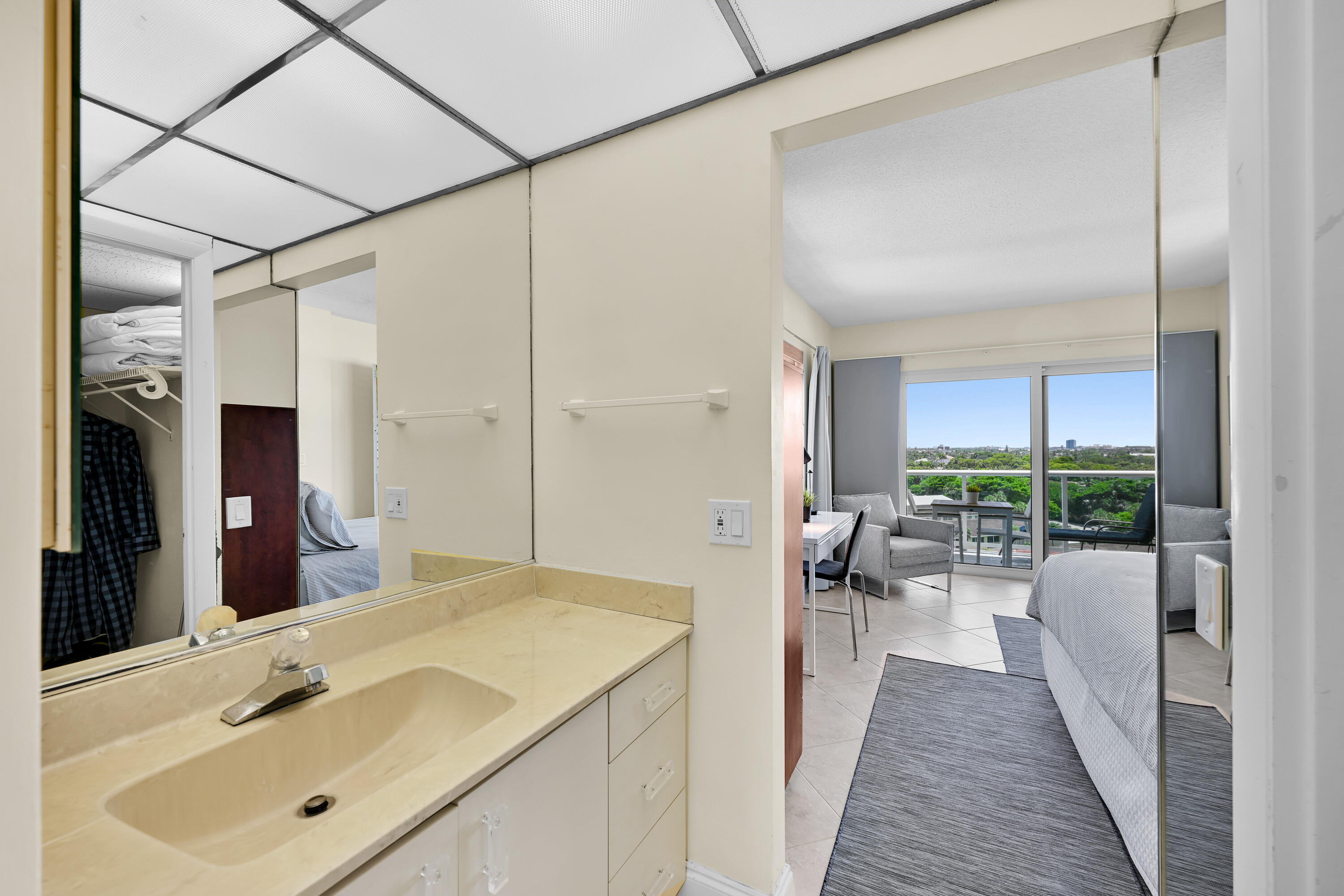 STARLIGHT TOWERS CONDO - Residential