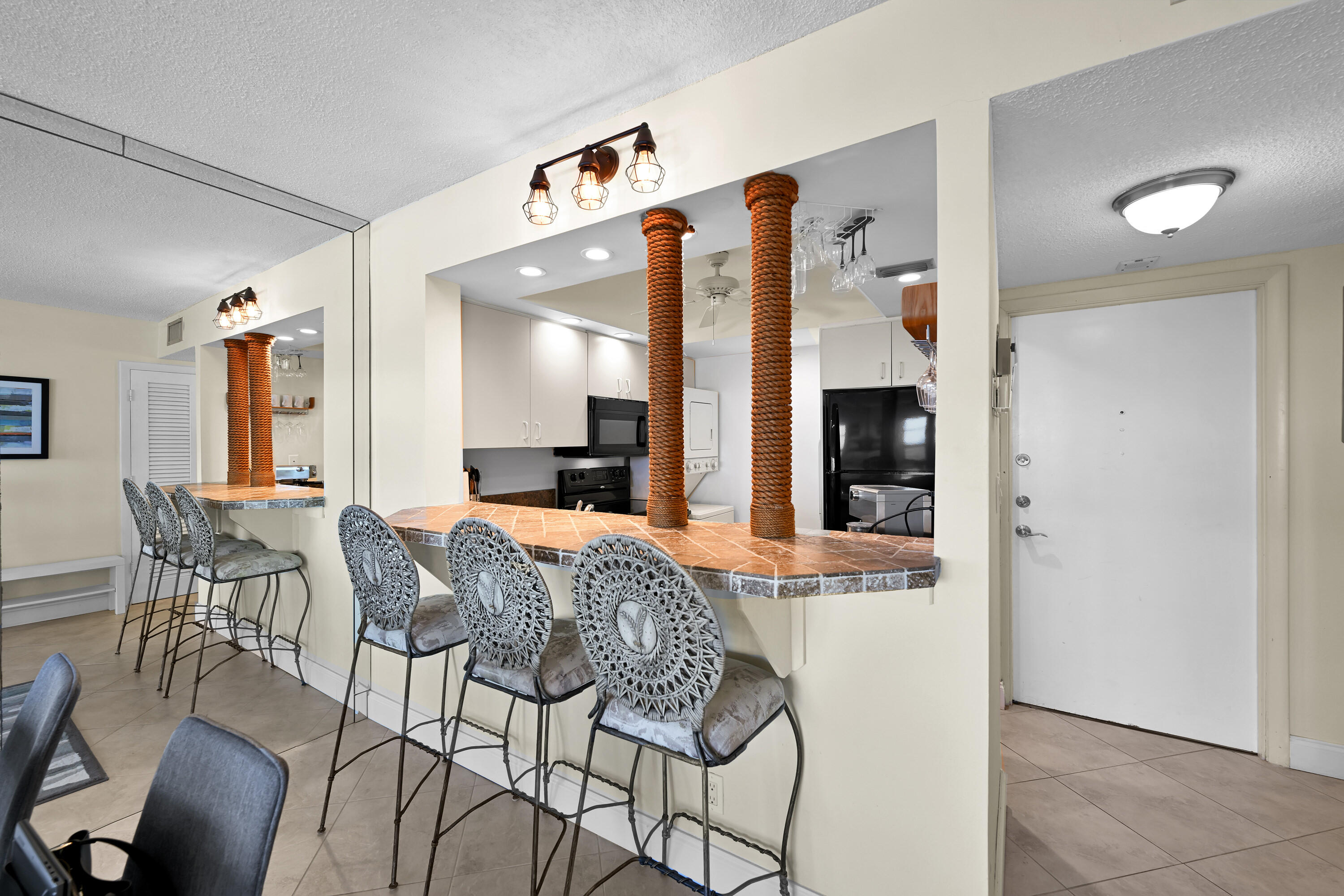 STARLIGHT TOWERS CONDO - Residential