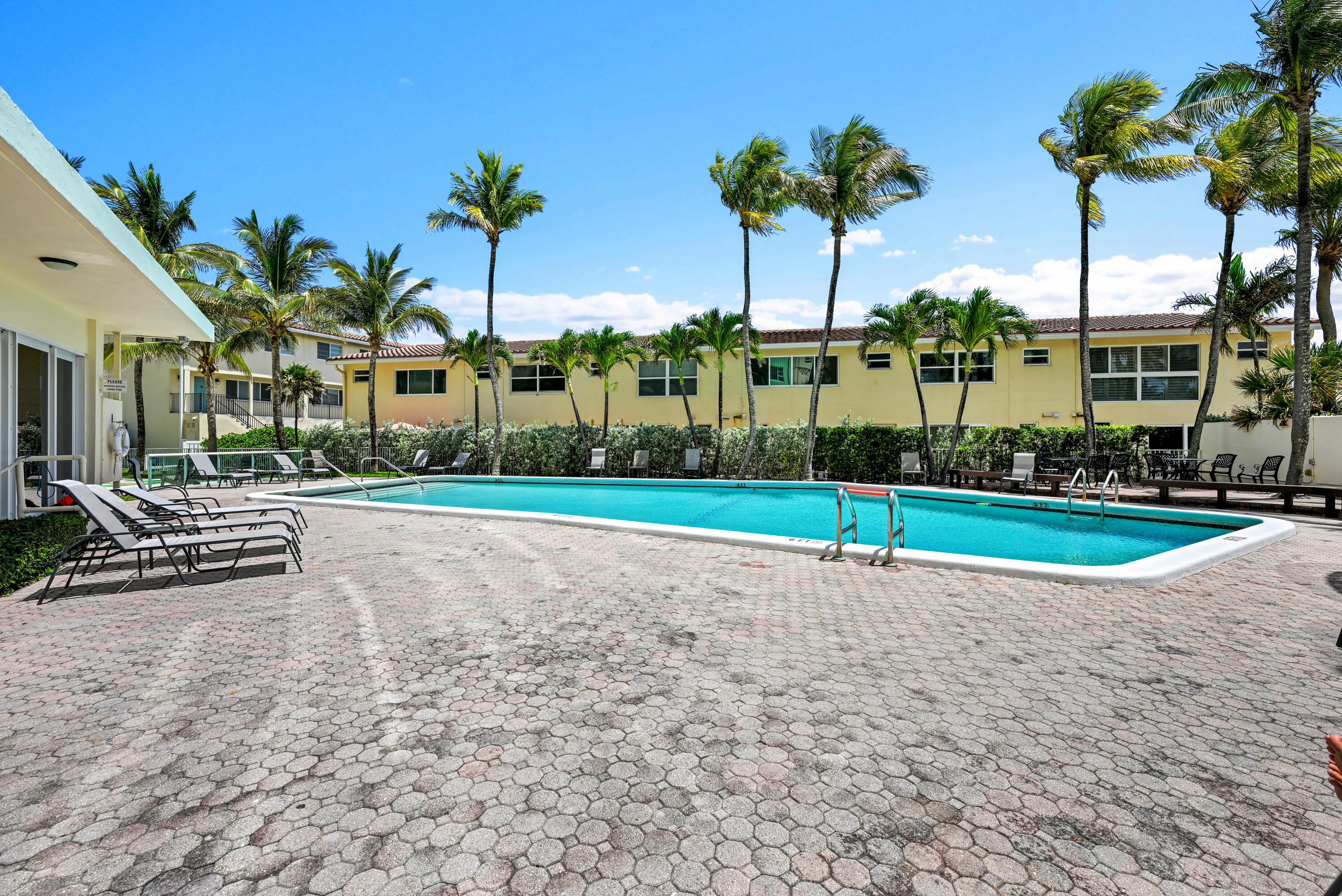 STARLIGHT TOWERS CONDO - Residential