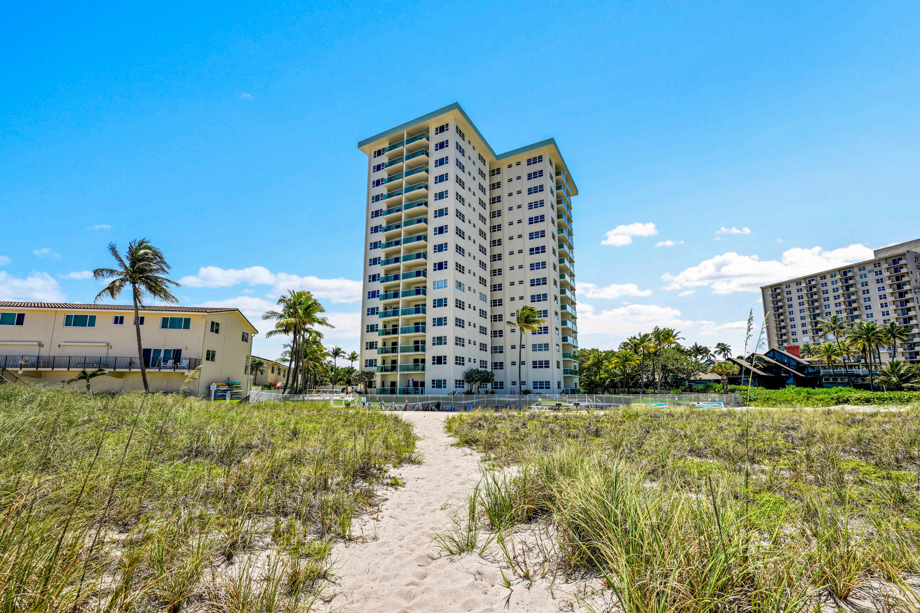 STARLIGHT TOWERS CONDO - Residential