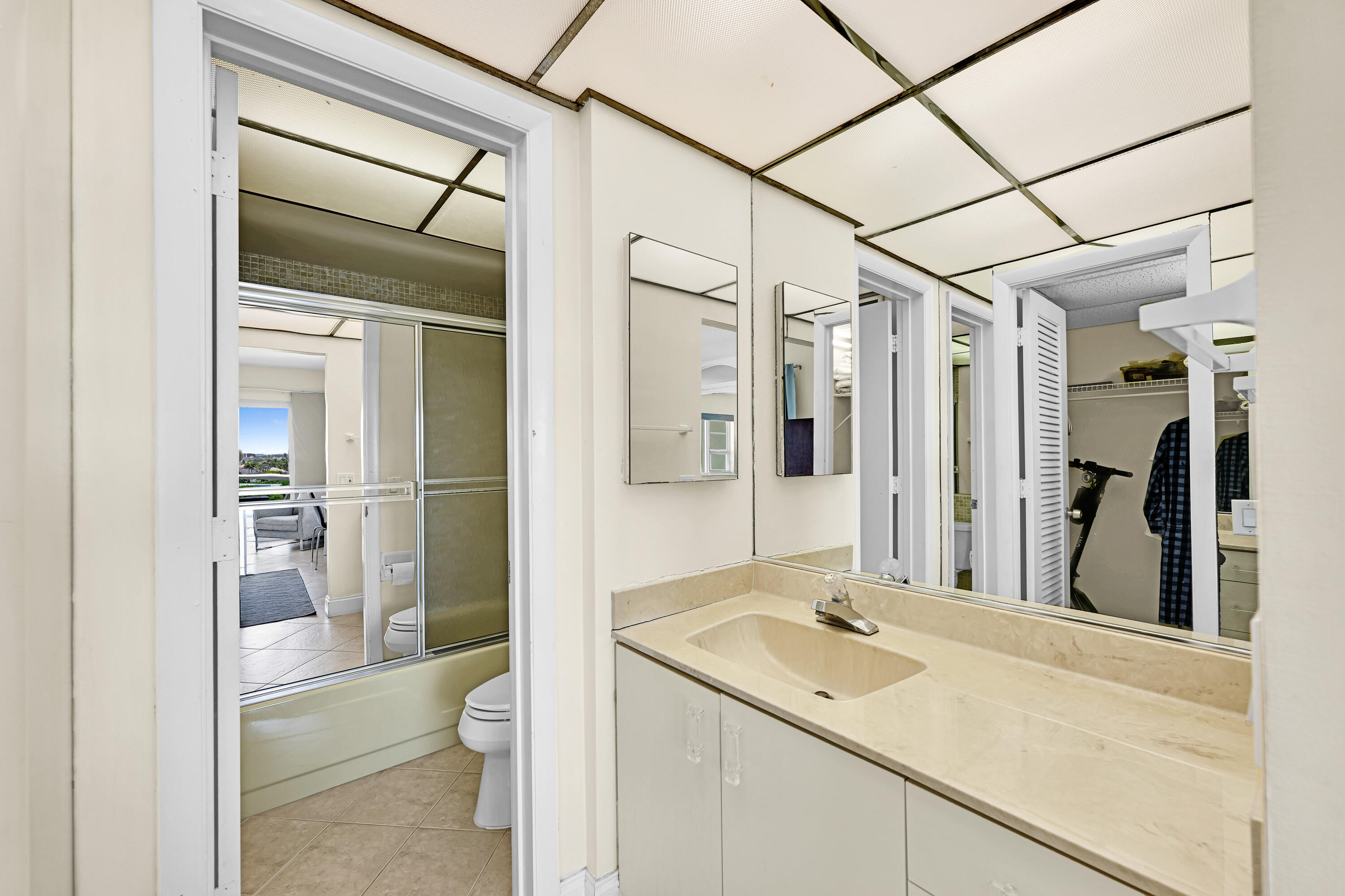 STARLIGHT TOWERS CONDO - Residential