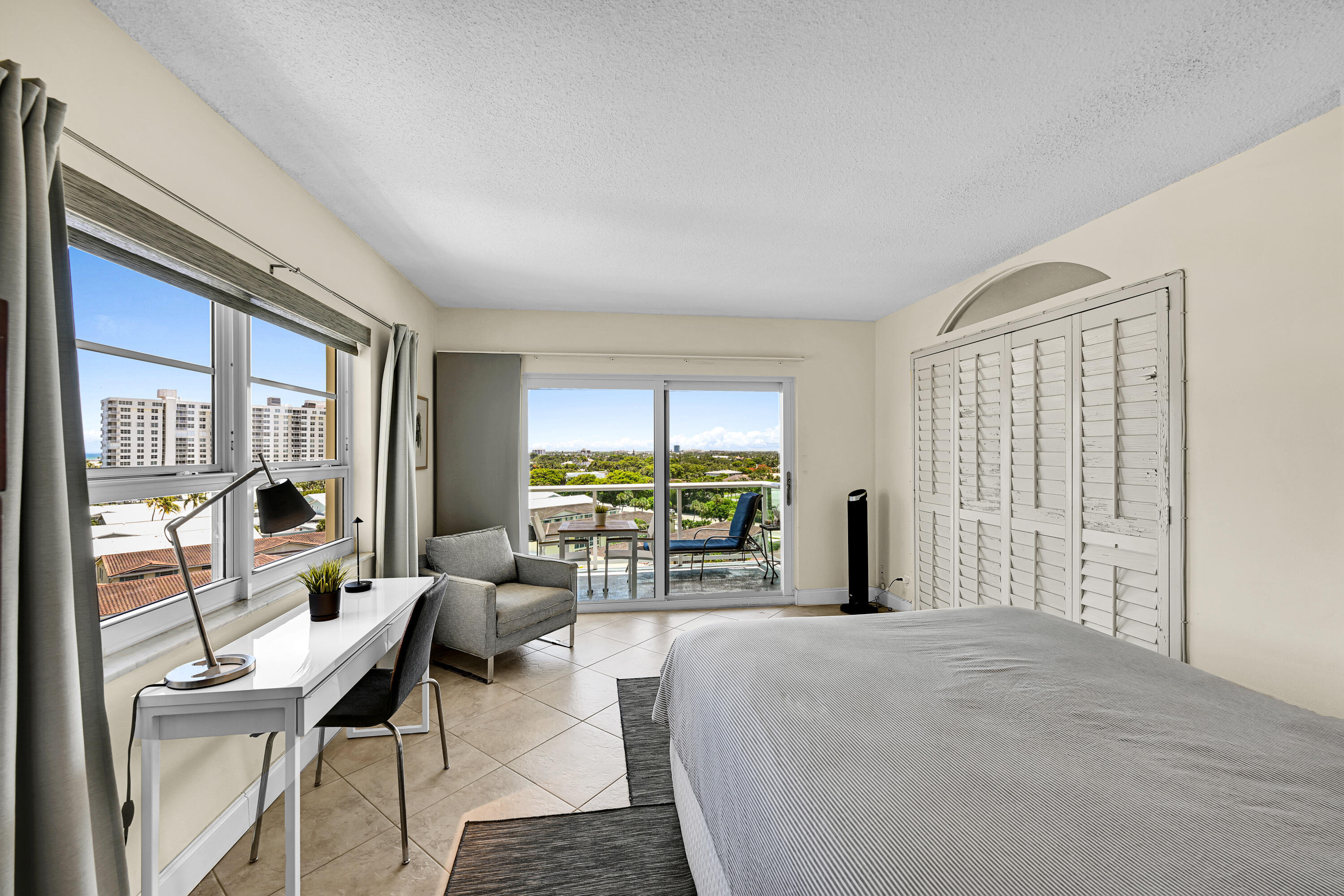 STARLIGHT TOWERS CONDO - Residential
