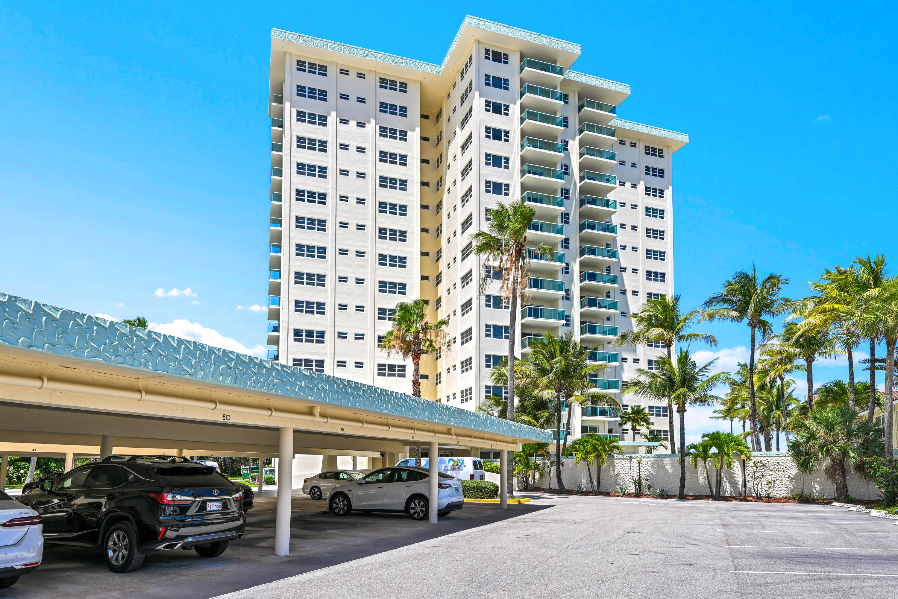 STARLIGHT TOWERS CONDO - Residential