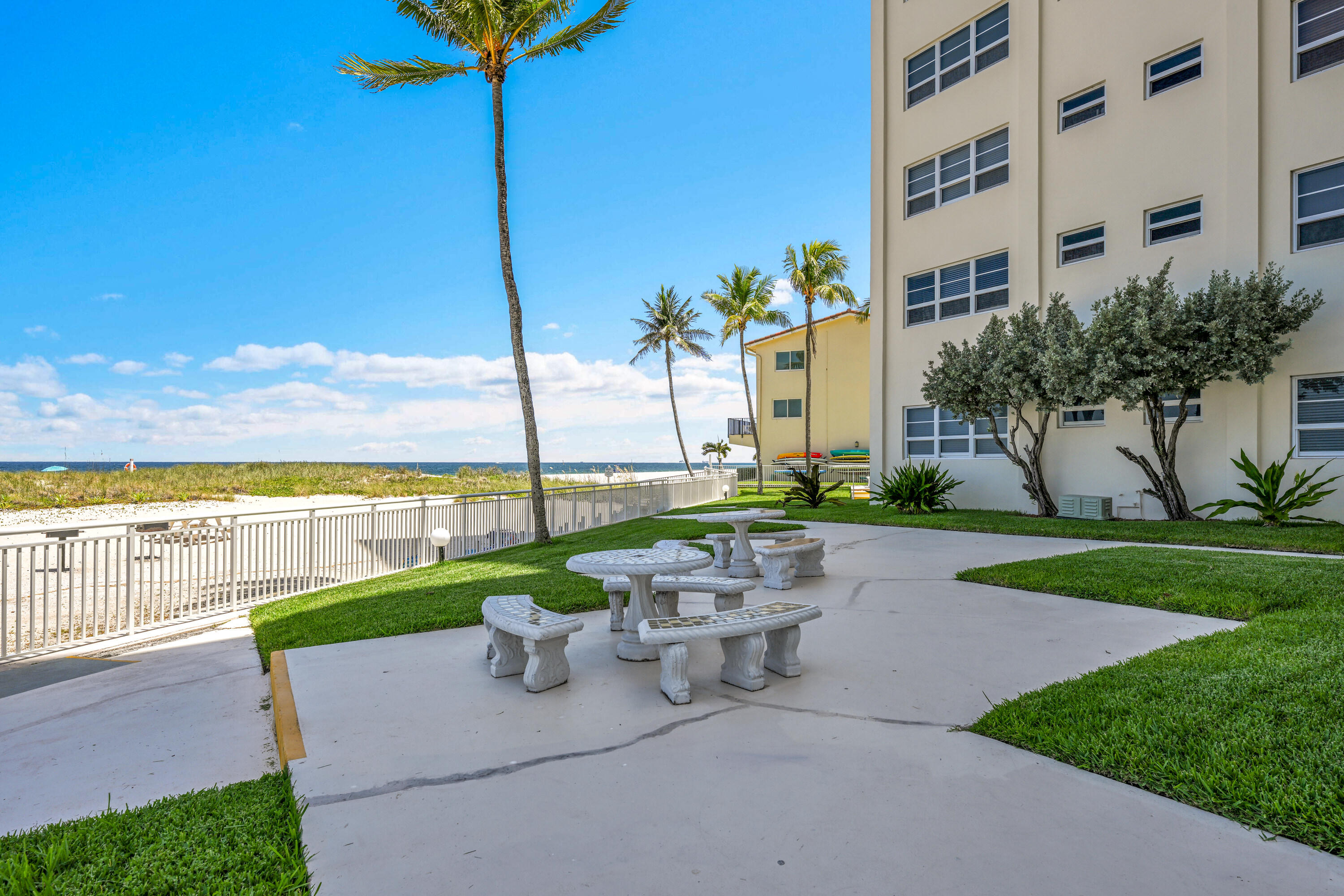 STARLIGHT TOWERS CONDO - Residential
