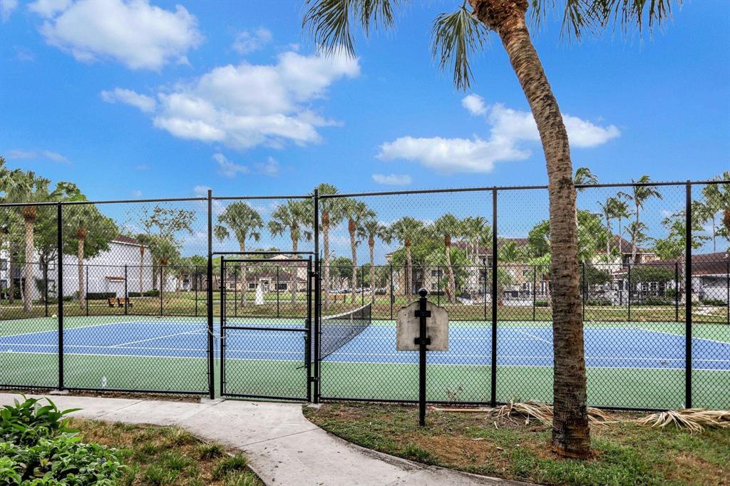 VISCONTI CONDO - Residential