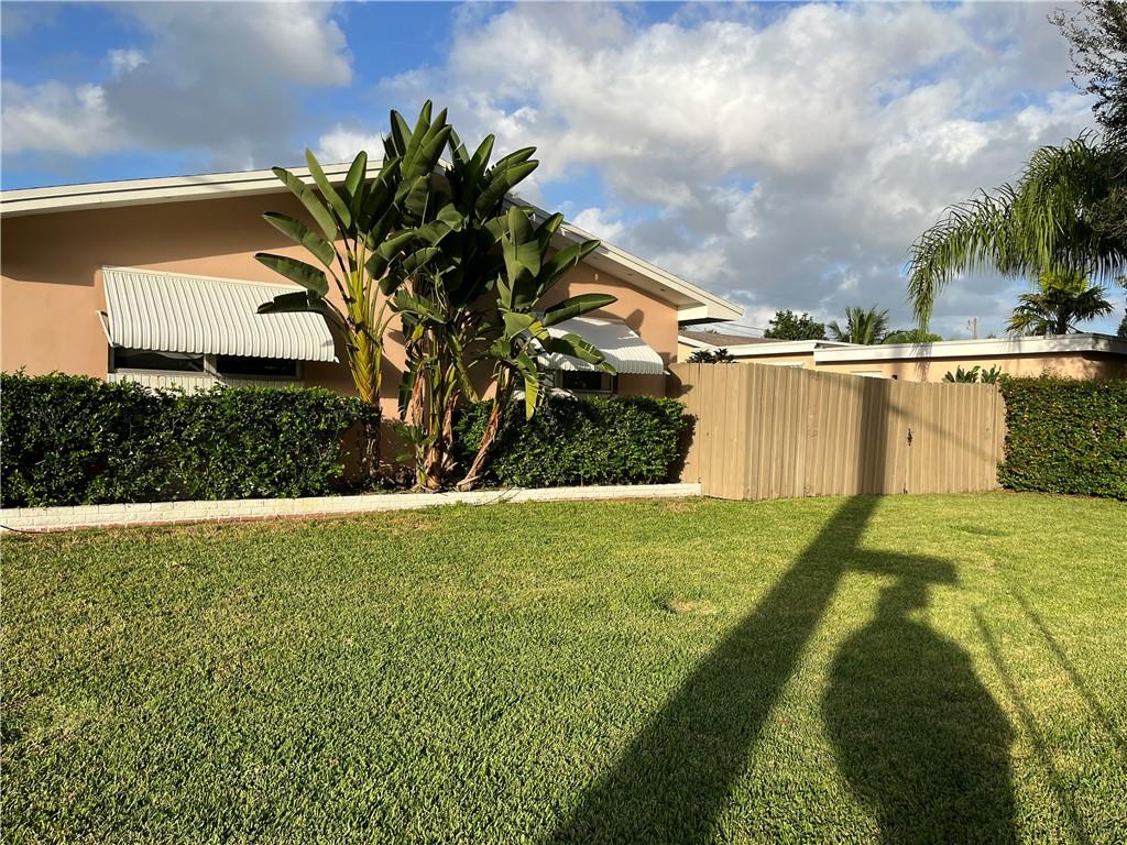 Hollywood Hills 6-22 B - Residential