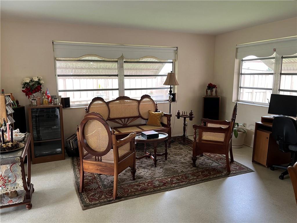 Hollywood Hills 6-22 B - Residential