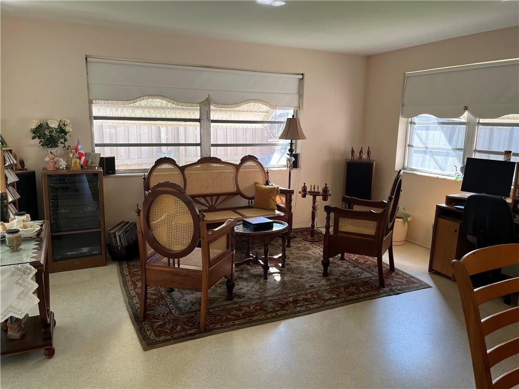 Hollywood Hills 6-22 B - Residential
