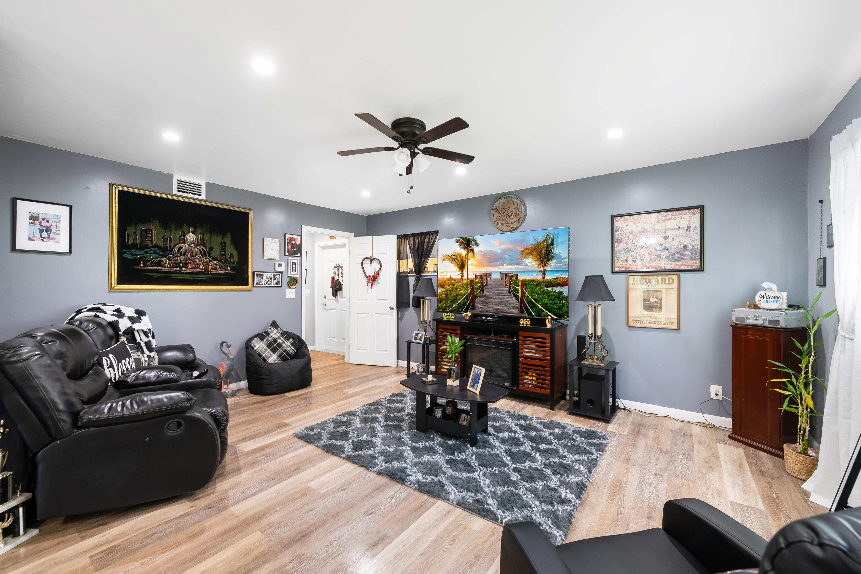 COLONIAL CLUB CONDO SEC 2 - Residential