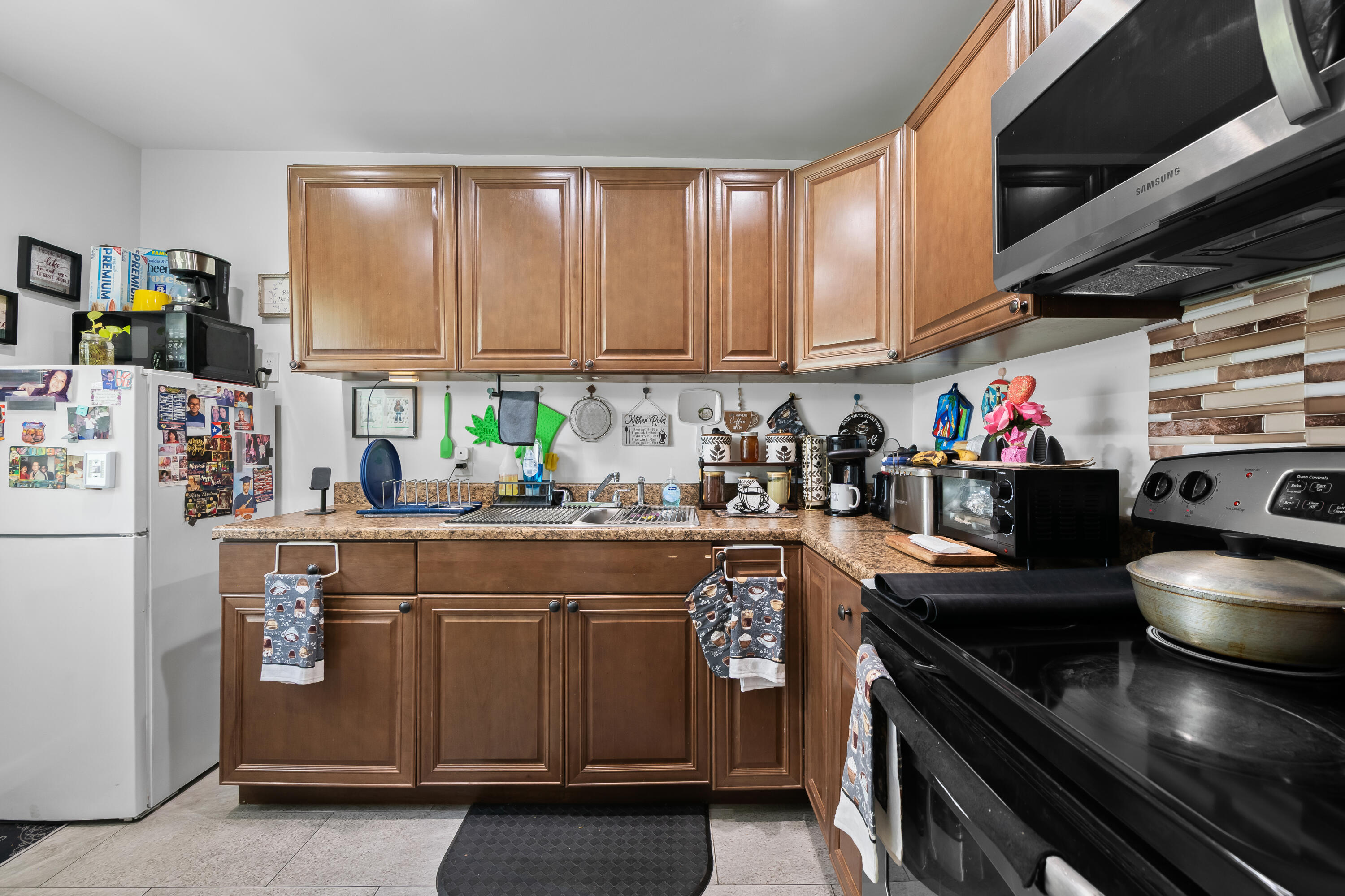 COLONIAL CLUB CONDO SEC 2 - Residential