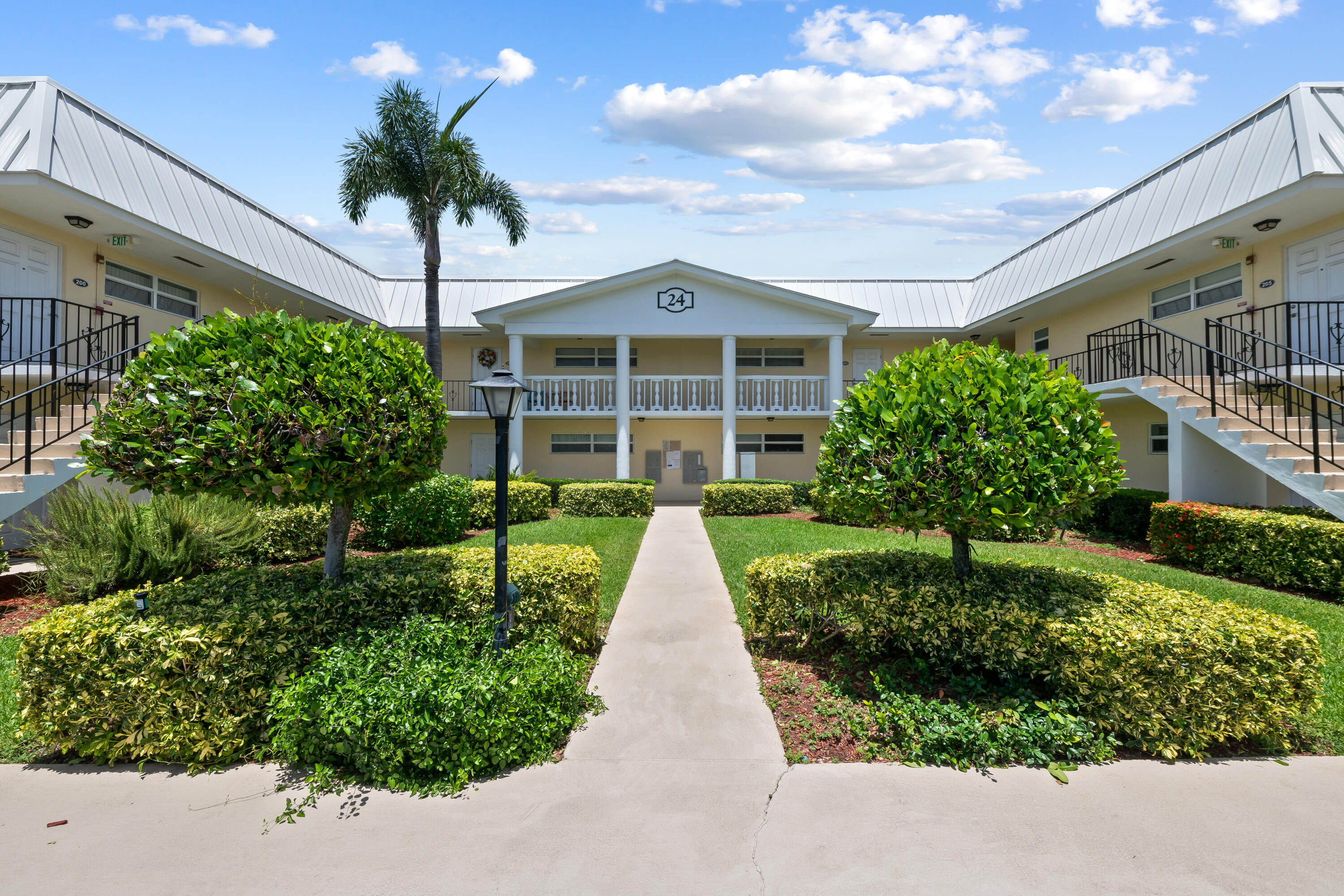 COLONIAL CLUB CONDO SEC 2 - Residential