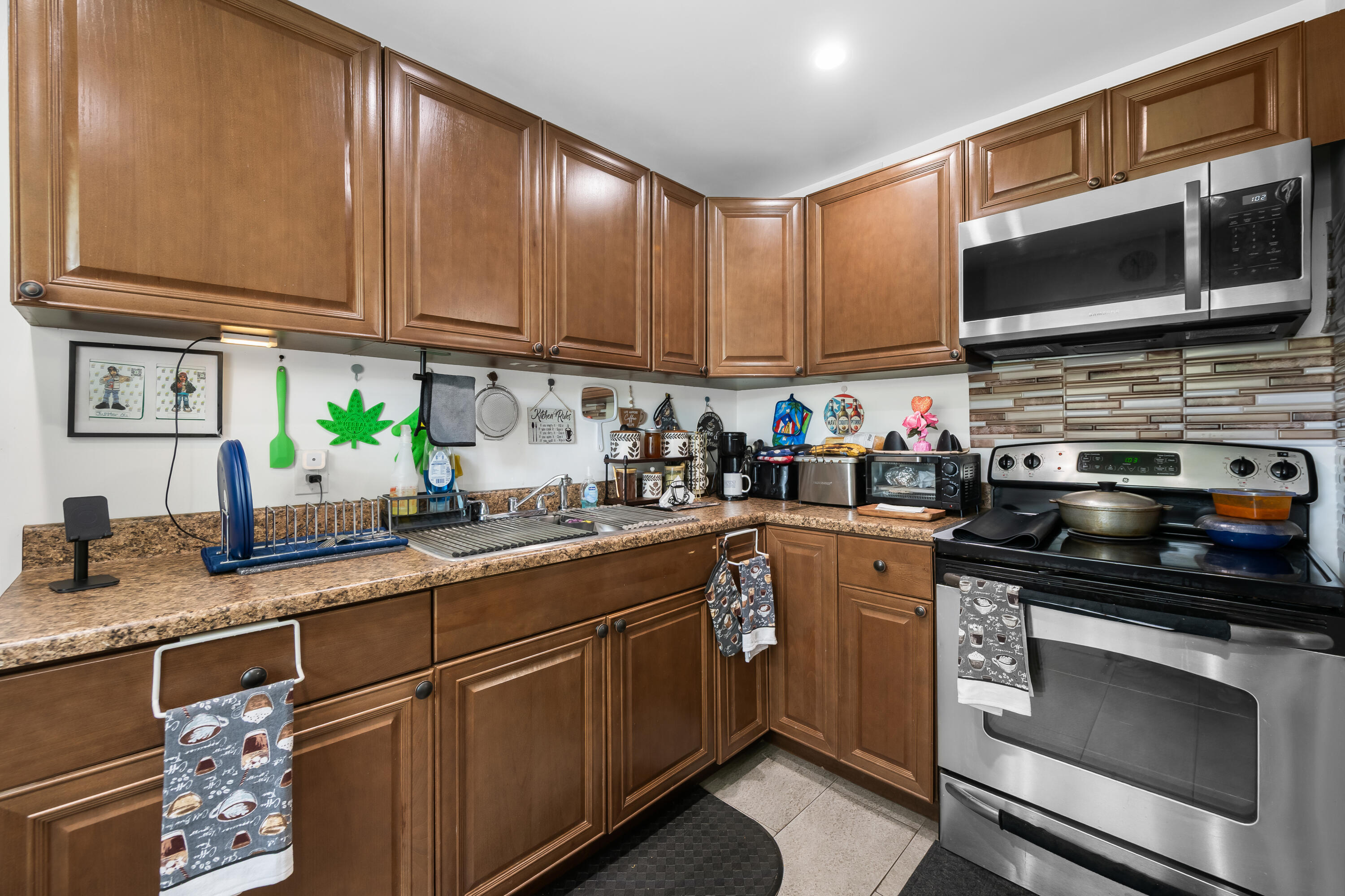 COLONIAL CLUB CONDO SEC 2 - Residential