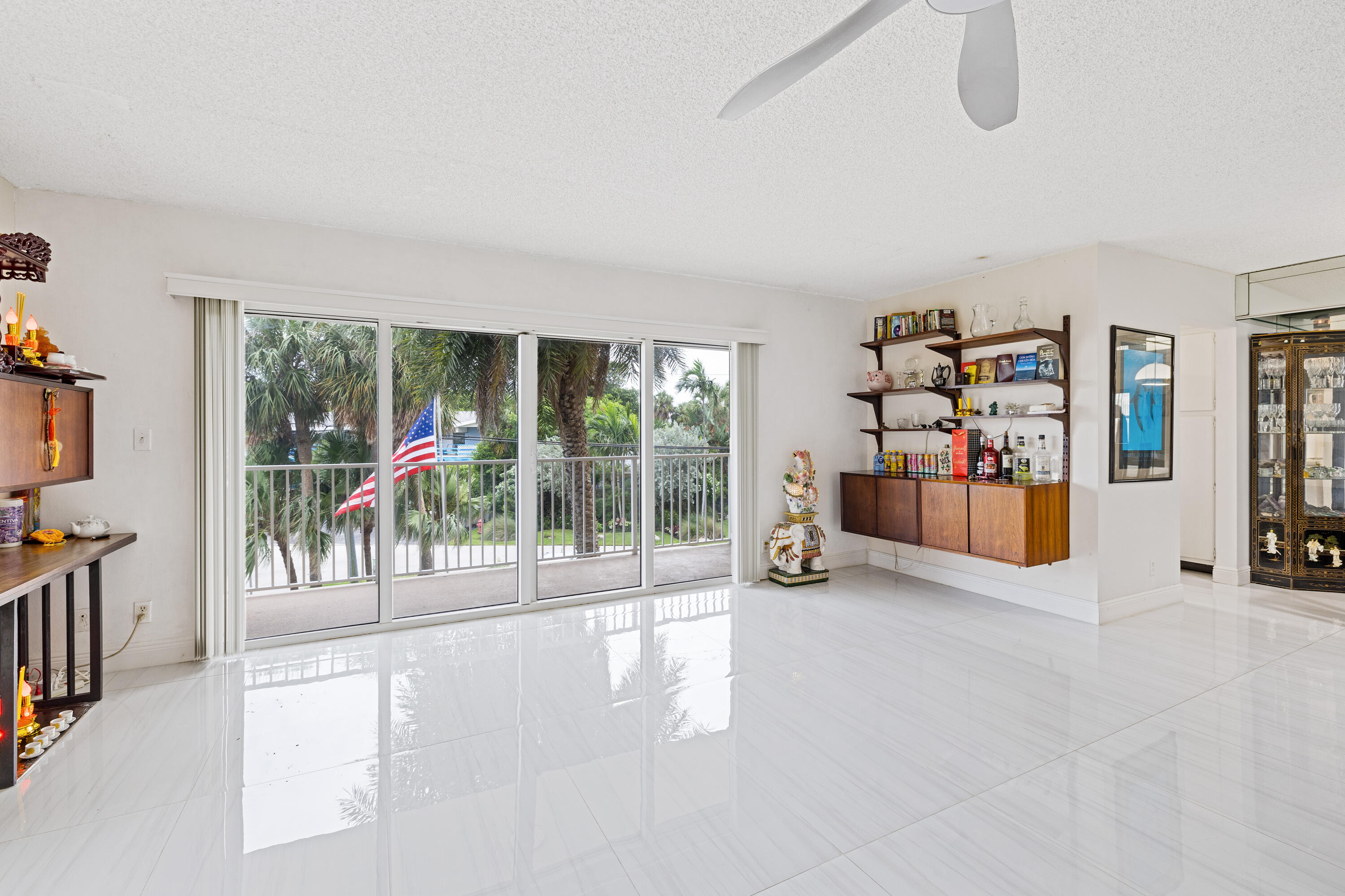 ARISTOCRAT OCEAN AND LAKEVIEW CONDOMINIUM - Residential